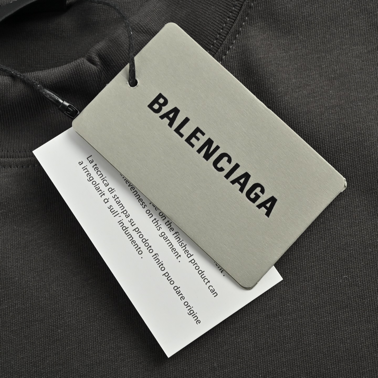 Balenciaga/巴黎世家 26ss 徽章印花做旧短袖-Chinese UA Cheap High Quatity Brand Clothes Bags handbags Sneakers wholesale wholesaler seller from China Factory suppliers Fashion Clothing Shoes best Quality Beautiful Price Balenciaga/巴黎世家 26ss 徽章印花做旧短袖