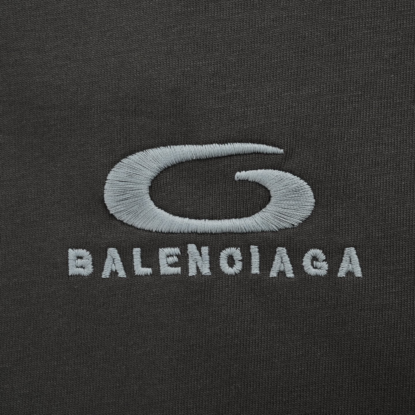 Balenciaga/巴黎世家 26ss 胸前圆环刺绣短袖 深黑灰 灰白