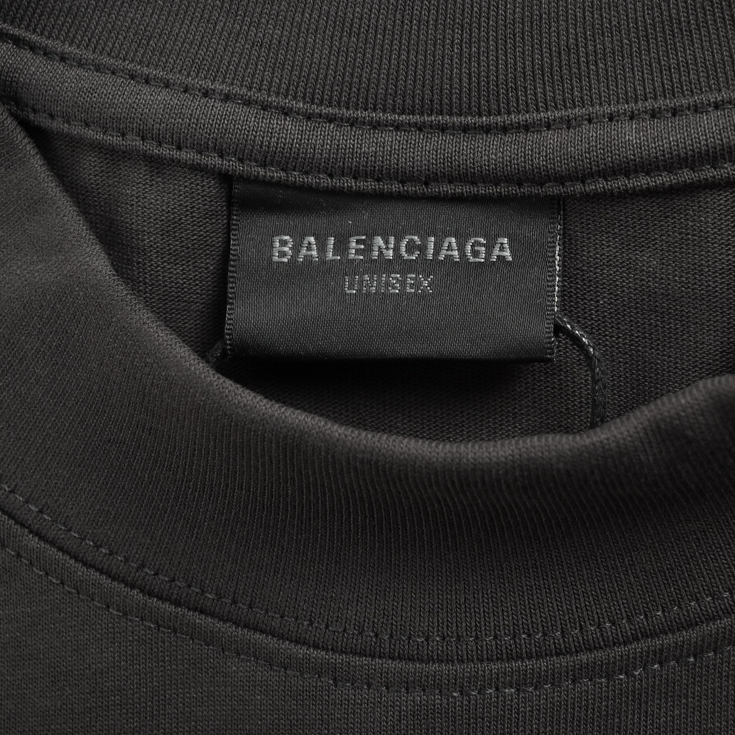 Balenciaga/巴黎世家 26ss 胸前圆环刺绣短袖 深黑灰 灰白