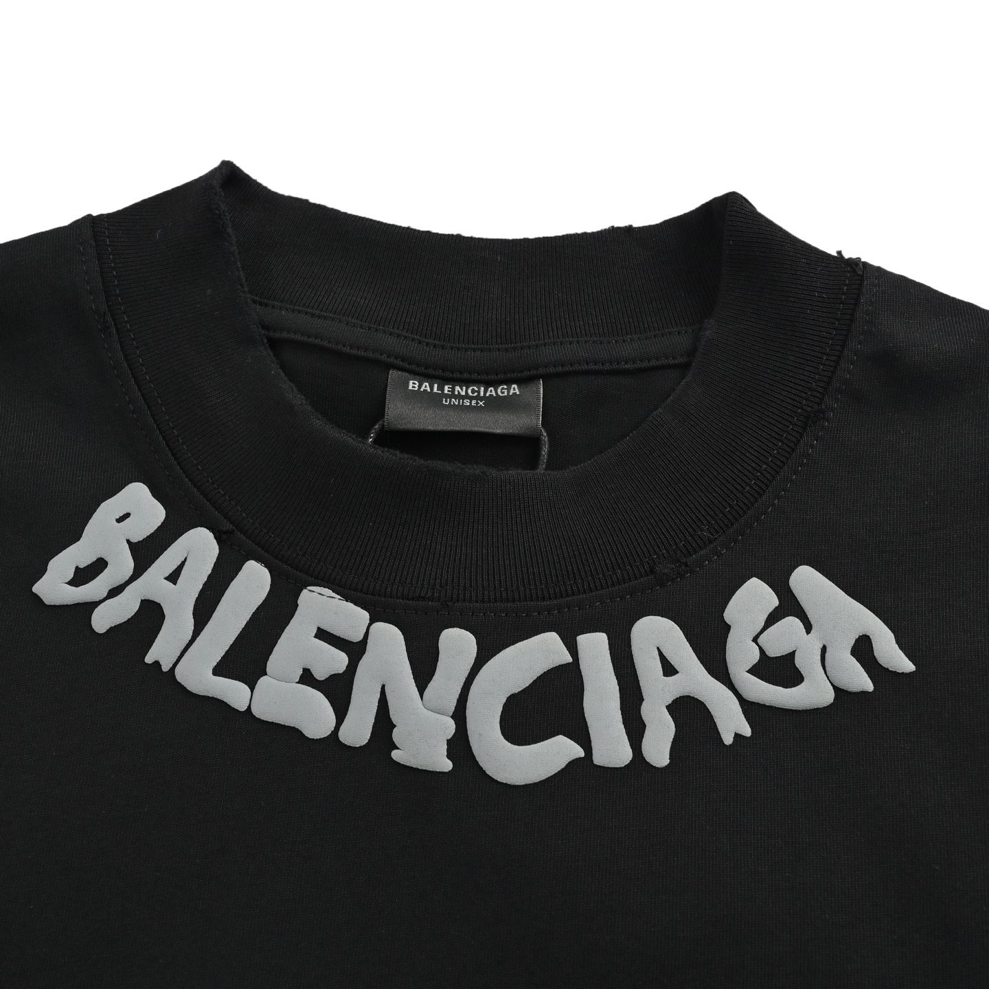 Balenciaga/巴黎世家 26ss 领口字母发泡印花短袖 黑色 反底炒灰色-莆田鞋,莆田鞋货源,高仿鞋,高仿鞋货源,安福档口,莆田高仿鞋,莆田鞋批发,高仿鞋批发,莆田高仿运动鞋,高仿运动鞋,莆田运动鞋 Balenciaga/巴黎世家 26ss 领口字母发泡印花短袖 黑色 反底炒灰色