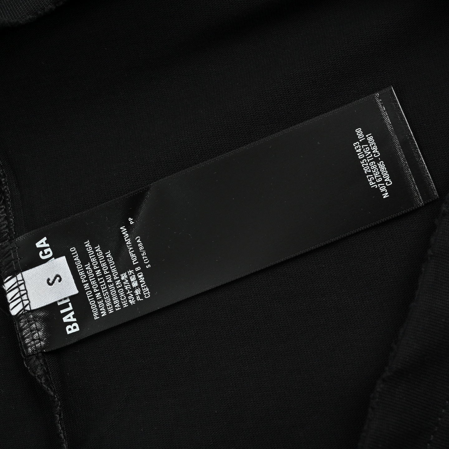 Balenciaga/巴黎世家 26ss 领口字母发泡印花短袖 黑色 反底炒灰色-莆田鞋,莆田鞋货源,高仿鞋,高仿鞋货源,安福档口,莆田高仿鞋,莆田鞋批发,高仿鞋批发,莆田高仿运动鞋,高仿运动鞋,莆田运动鞋 Balenciaga/巴黎世家 26ss 领口字母发泡印花短袖 黑色 反底炒灰色