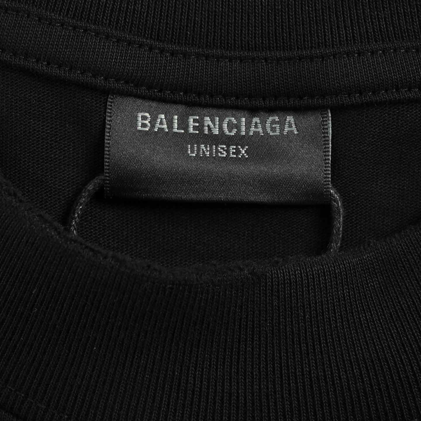 Balenciaga/巴黎世家 26ss 领口字母发泡印花短袖 黑色 反底炒灰色-莆田鞋,莆田鞋货源,高仿鞋,高仿鞋货源,安福档口,莆田高仿鞋,莆田鞋批发,高仿鞋批发,莆田高仿运动鞋,高仿运动鞋,莆田运动鞋 Balenciaga/巴黎世家 26ss 领口字母发泡印花短袖 黑色 反底炒灰色