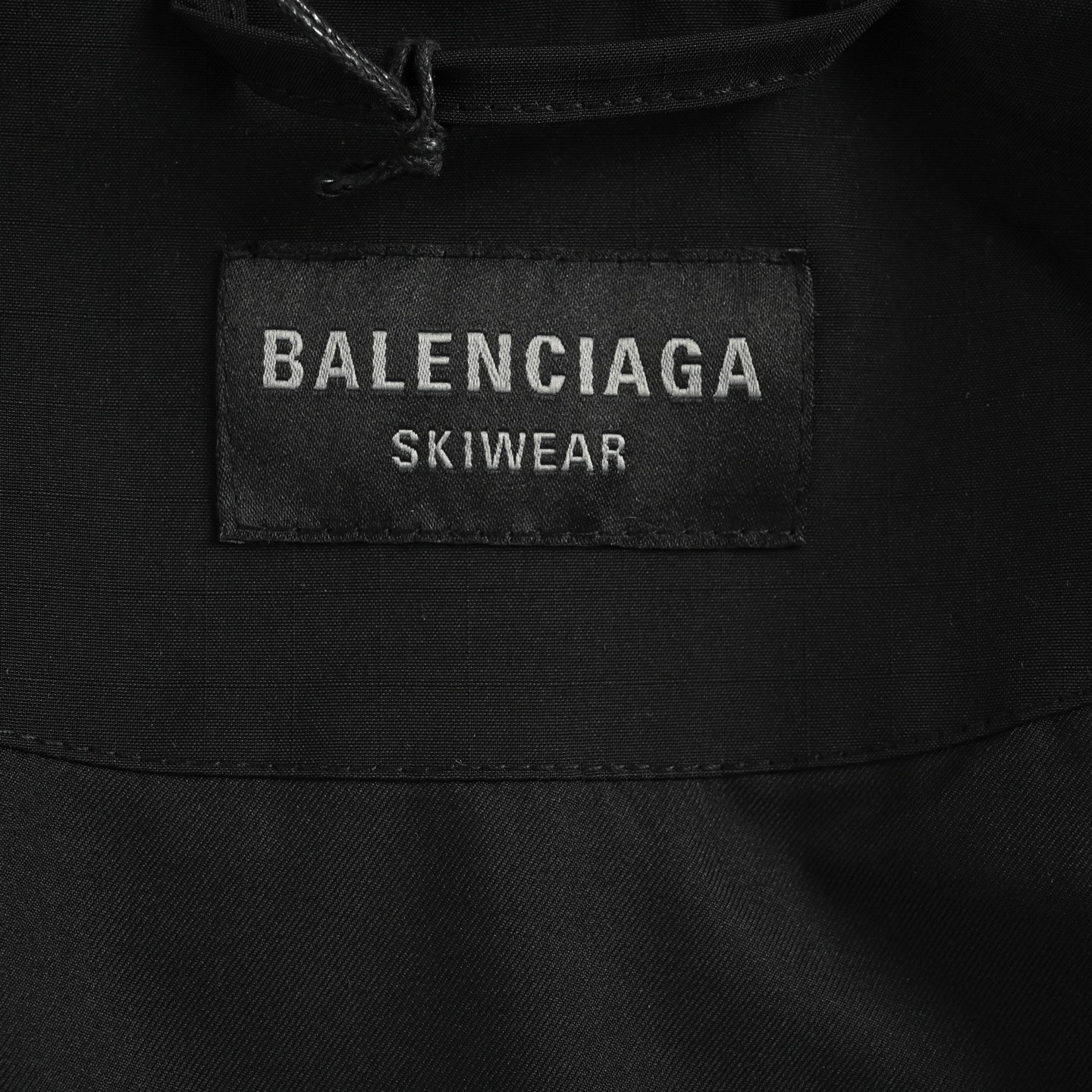 Balenciaga 巴黎世家 反光标识派克大衣连帽外套-Chinese UA Cheap High Quatity Brand Clothes Bags handbags Sneakers wholesale wholesaler seller from China Factory suppliers Fashion Clothing Shoes best Quality Beautiful Price Balenciaga 巴黎世家 反光标识派克大衣连帽外套
