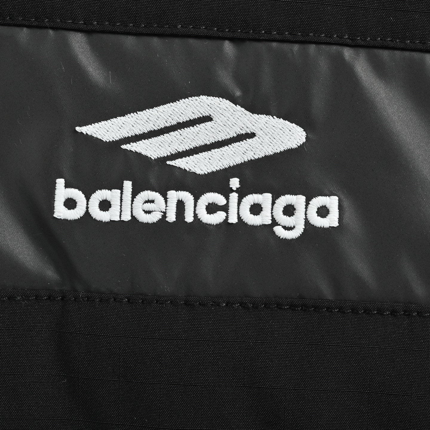 Balenciaga 巴黎世家 反光标识派克大衣连帽外套-Chinese UA Cheap High Quatity Brand Clothes Bags handbags Sneakers wholesale wholesaler seller from China Factory suppliers Fashion Clothing Shoes best Quality Beautiful Price Balenciaga 巴黎世家 反光标识派克大衣连帽外套