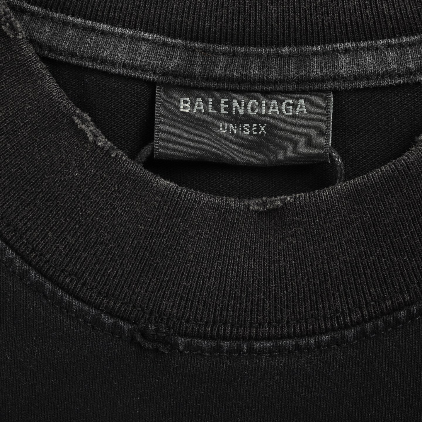 Balenciaga/巴黎世家 26ss 胶带印花破洞水洗短袖 水洗黑 灰白色-莆田鞋,莆田鞋货源,高仿鞋,高仿鞋货源,安福档口,莆田高仿鞋,莆田鞋批发,高仿鞋批发,莆田高仿运动鞋,高仿运动鞋,莆田运动鞋 Balenciaga/巴黎世家 26ss 胶带印花破洞水洗短袖 水洗黑 灰白色
