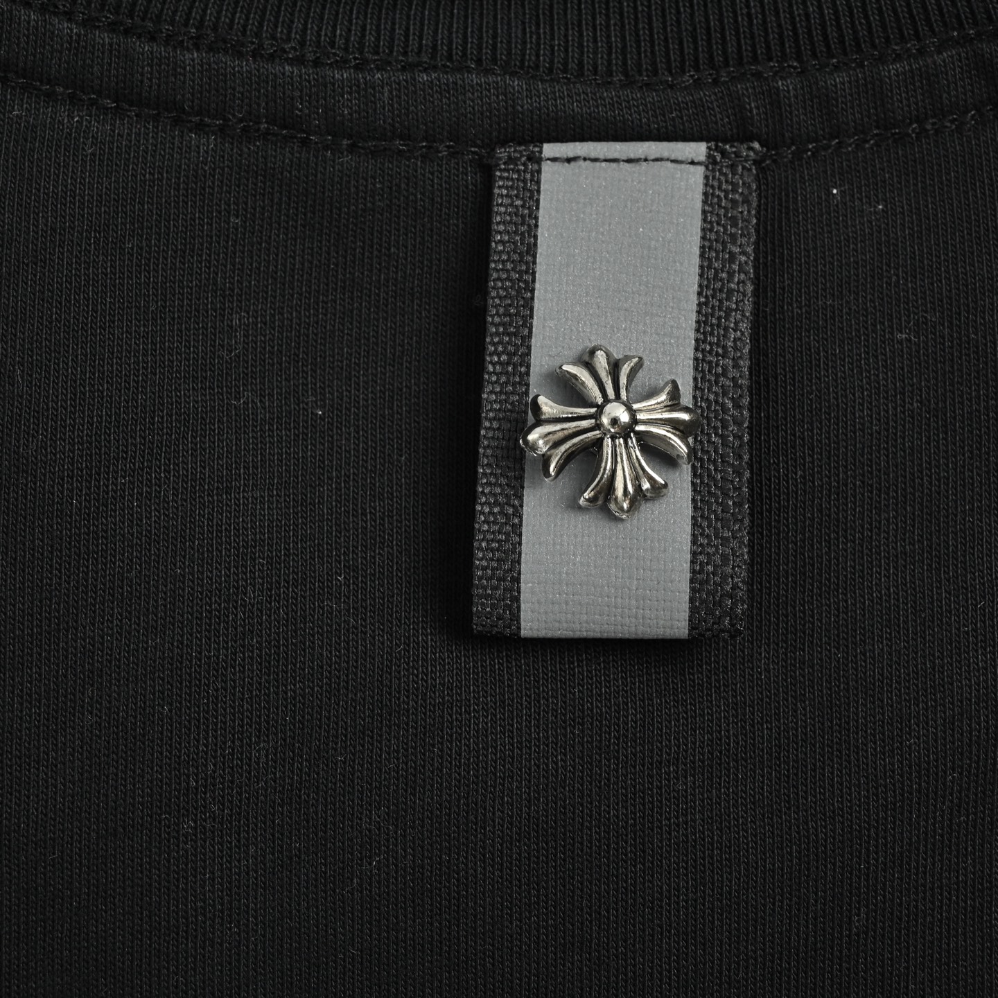 Chrome Hearts/克罗心 重工磨破贴布绣皮标五金短袖-莆田鞋,莆田鞋货源,高仿鞋,高仿鞋货源,安福档口,莆田高仿鞋,莆田鞋批发,高仿鞋批发,莆田高仿运动鞋,高仿运动鞋,莆田运动鞋 Chrome Hearts/克罗心 重工磨破贴布绣皮标五金短袖
