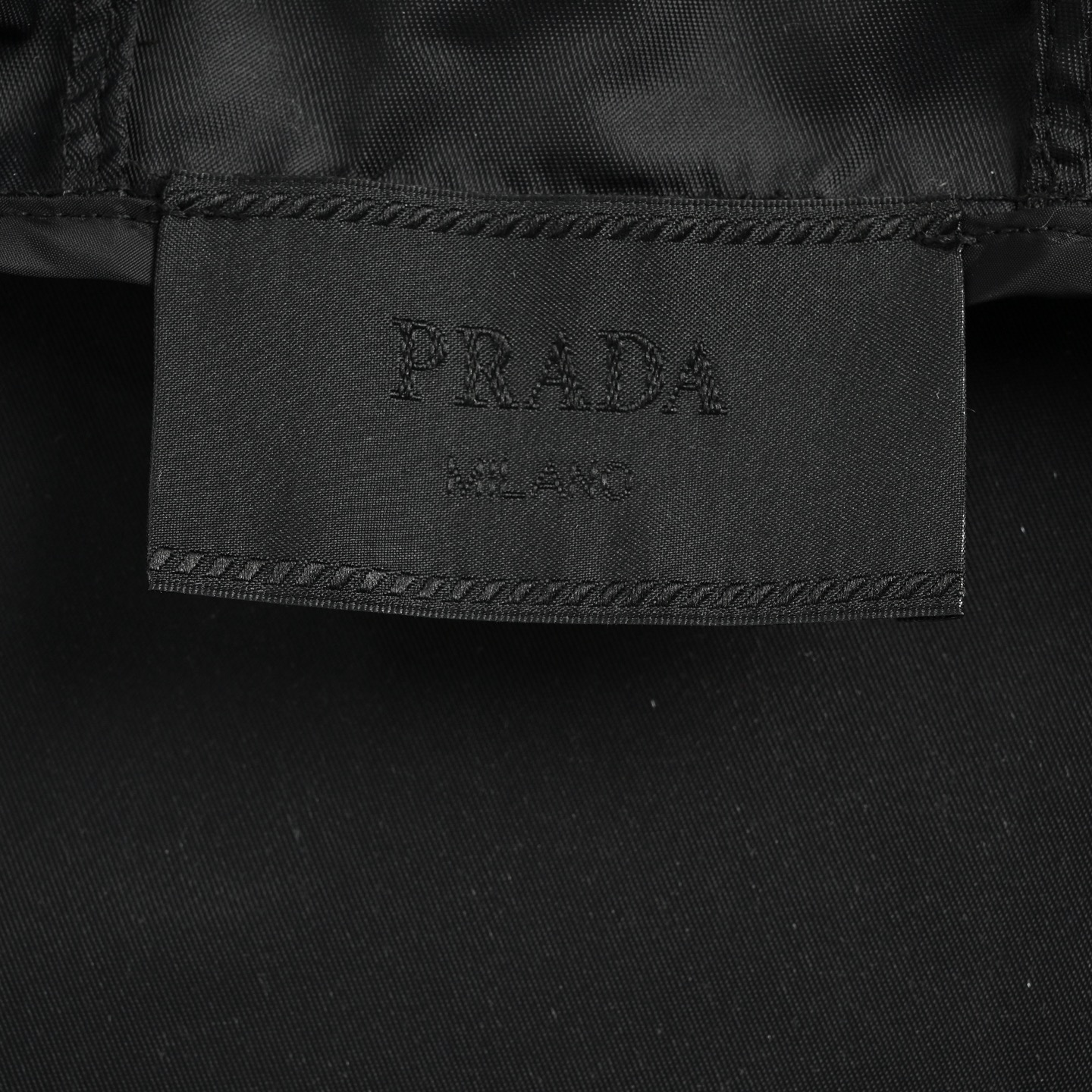 Prada 普拉达 拉链口袋尼龙连帽外套