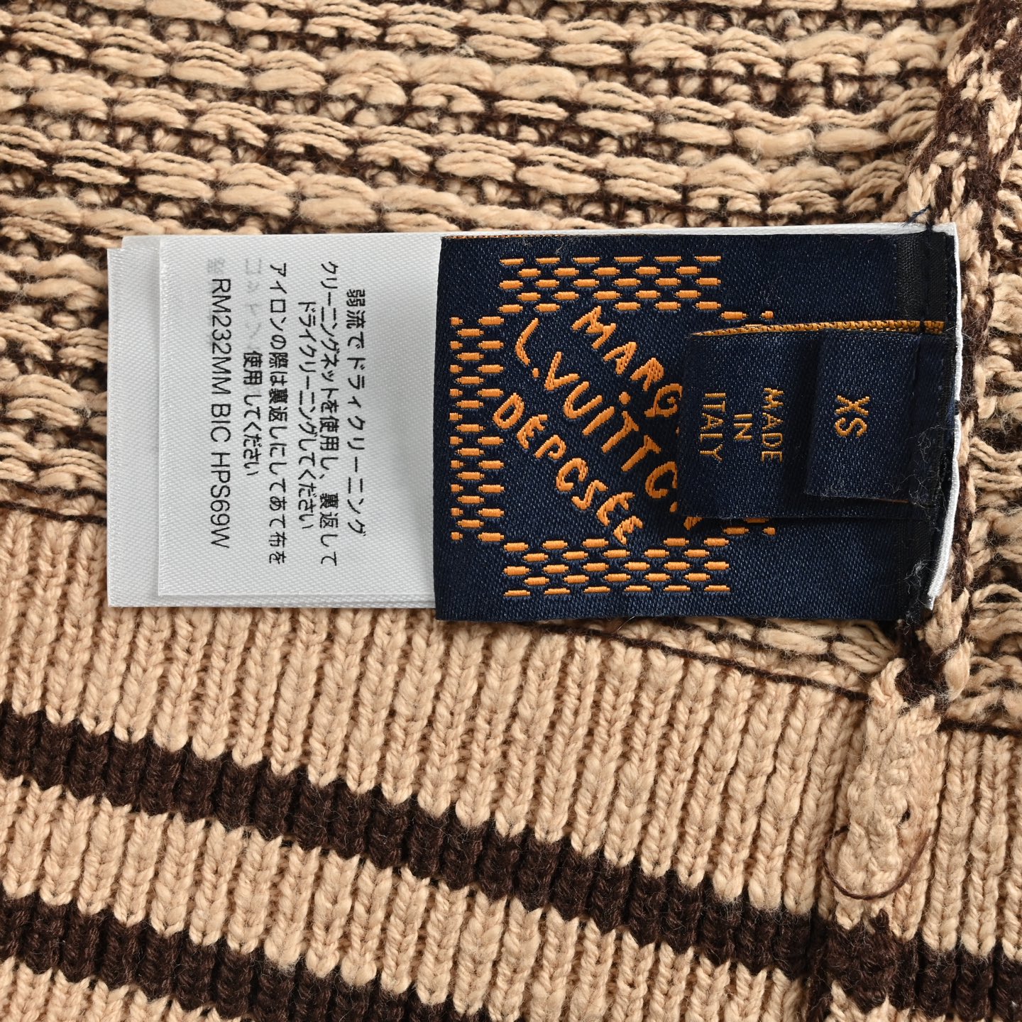 Louis Vuitton 路易威登 皮牌徽章网眼针织Polo短袖衫-Chinese wholesaler seller Clothes Bags handbags wholesale Shoes High Quatity wholesaler seller Cheap Sneakers from China Factory Chinese suppliers china wholesale clothing wholesaler seller Louis Vuitton 路易威登 皮牌徽章网眼针织Polo短袖衫