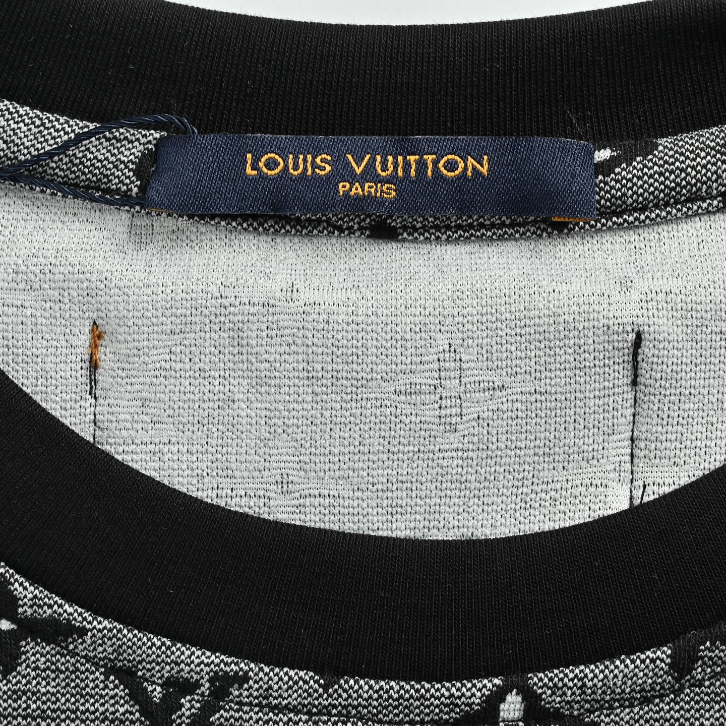 Louis Vuitton 路易威登 26ss 满幅老花提花短袖-Chinese UA Cheap High Quatity Brand Clothes Bags handbags Sneakers wholesale wholesaler seller from China Factory suppliers Fashion Clothing Shoes best Quality Beautiful Price Louis Vuitton 路易威登 26ss 满幅老花提花短袖