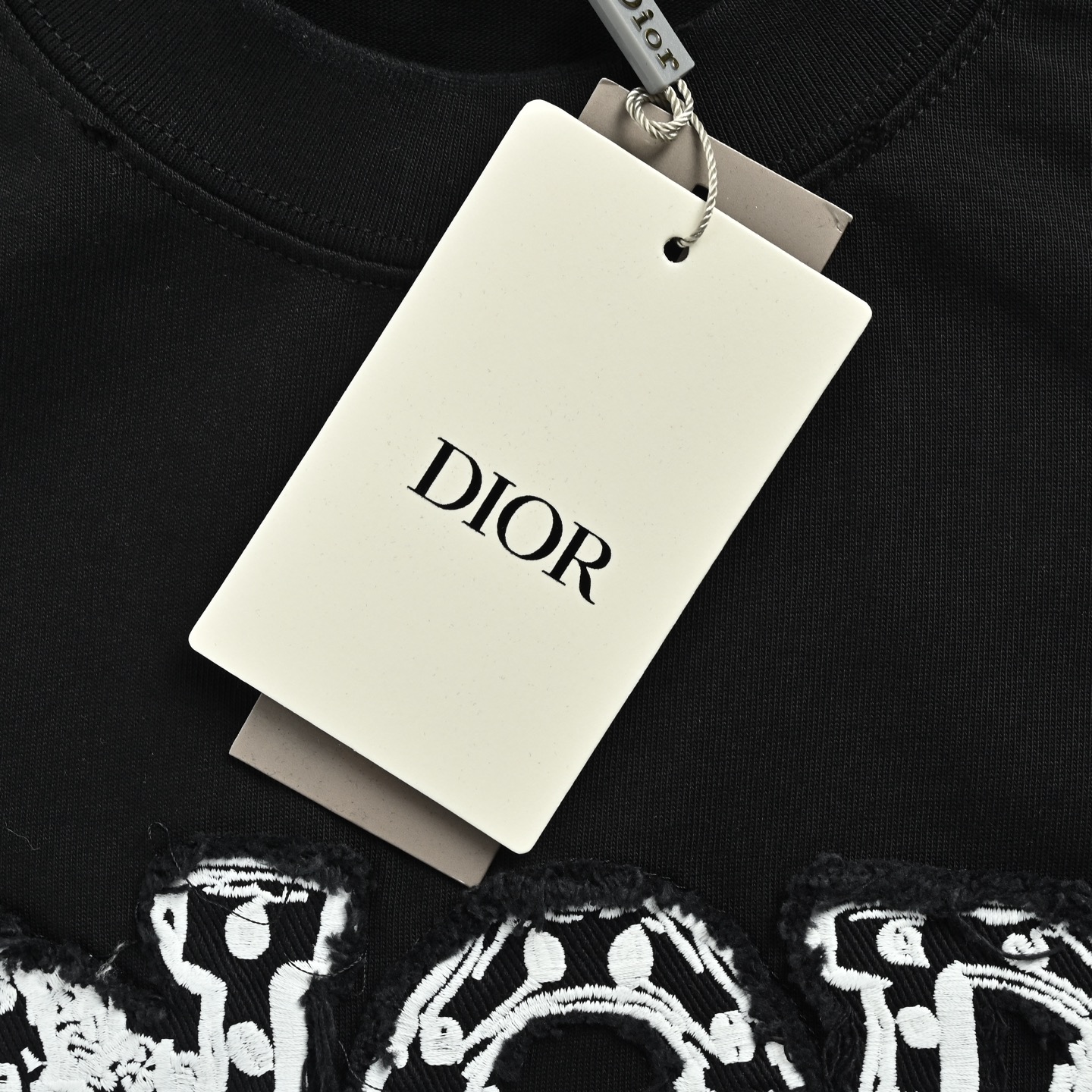 Dior 迪奥 26ss 磨破贴布字母刺绣短袖-Chinese UA Cheap High Quatity Brand Clothes Bags handbags Sneakers wholesale wholesaler seller from China Factory suppliers Fashion Clothing Shoes best Quality Beautiful Price Dior 迪奥 26ss 磨破贴布字母刺绣短袖