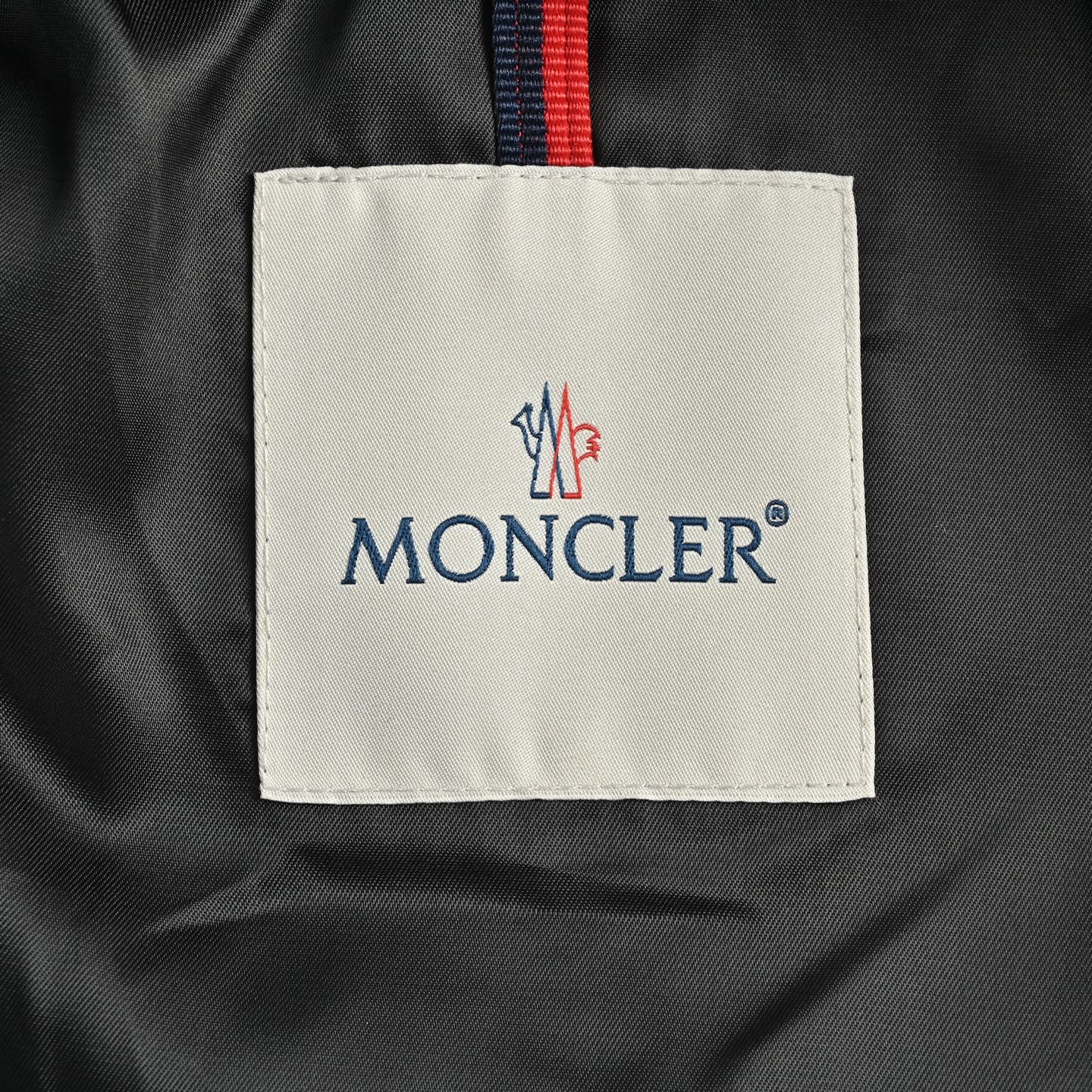 Moncler 蒙口 经典手臂Logo翻领薄外套-Chinese UA Cheap High Quatity Brand Clothes Bags handbags Sneakers wholesale wholesaler seller from China Factory suppliers Fashion Clothing Shoes best Quality Beautiful Price Moncler 蒙口 经典手臂Logo翻领薄外套