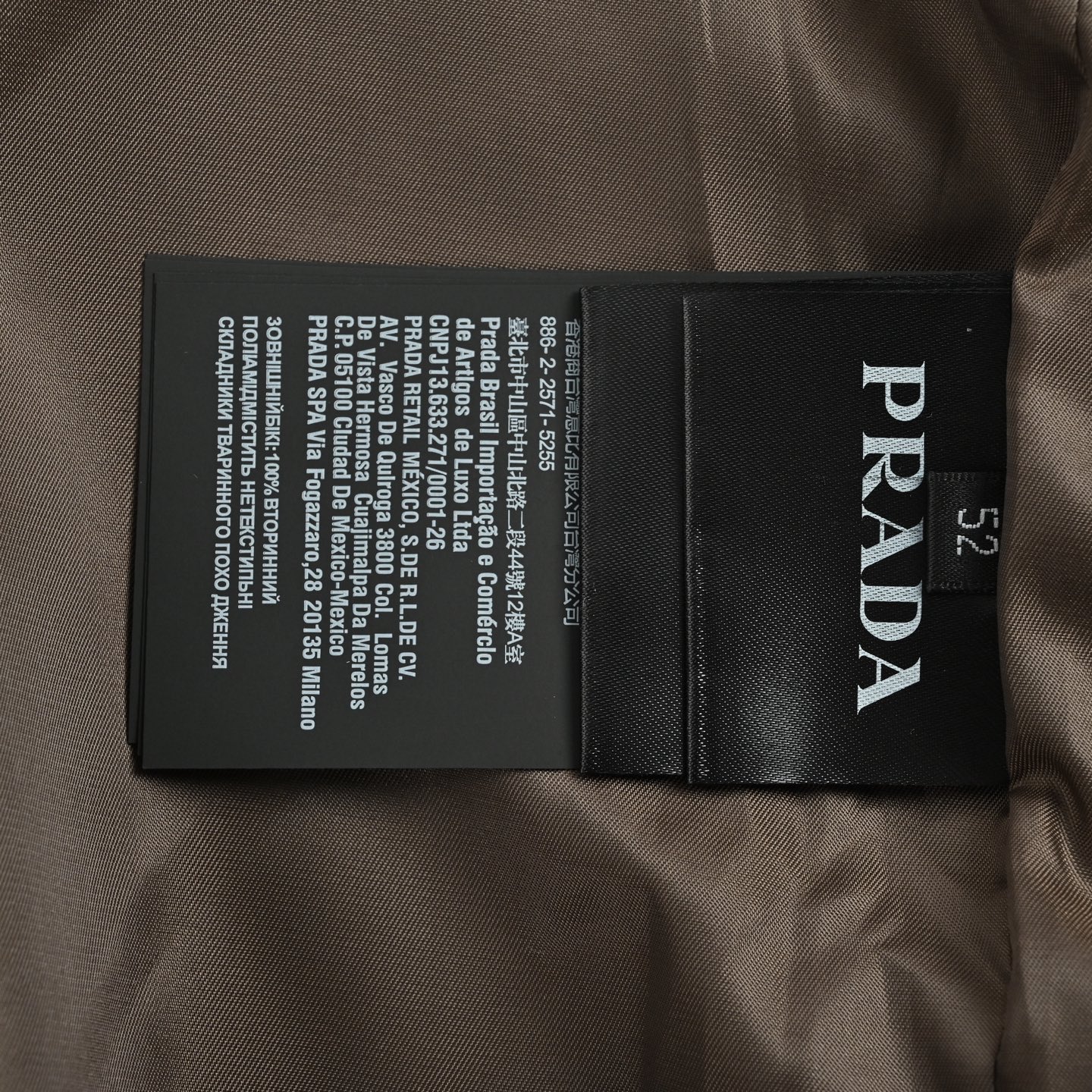 Prada 普拉达 胸口手臂拉链口袋连帽薄外套-Chinese wholesaler seller Clothes Bags handbags wholesale Shoes High Quatity wholesaler seller Cheap Sneakers from China Factory Chinese suppliers china wholesale clothing wholesaler seller Prada 普拉达 胸口手臂拉链口袋连帽薄外套