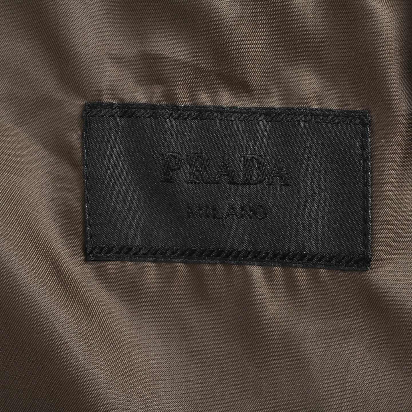 Prada 普拉达 胸口手臂拉链口袋连帽薄外套-Chinese wholesaler seller Clothes Bags handbags wholesale Shoes High Quatity wholesaler seller Cheap Sneakers from China Factory Chinese suppliers china wholesale clothing wholesaler seller Prada 普拉达 胸口手臂拉链口袋连帽薄外套