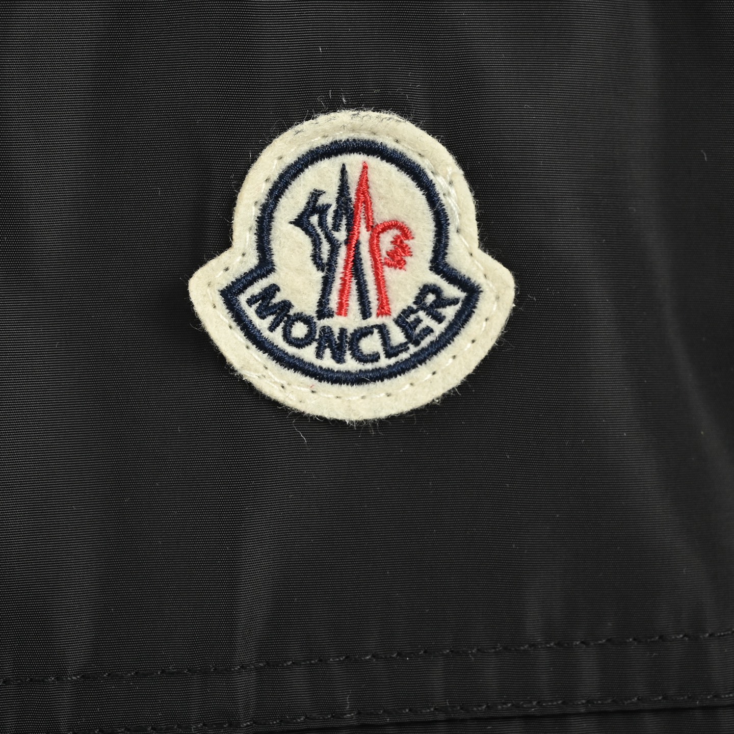 Moncler 蒙口 手臂口袋轻奢休闲风连帽薄外套