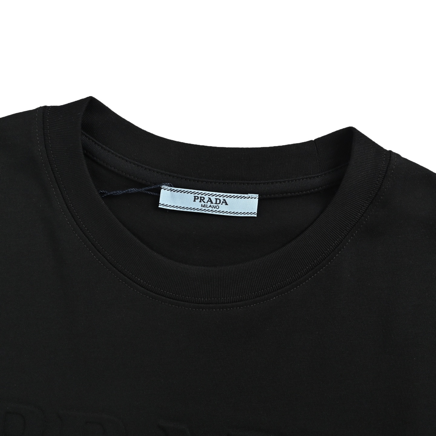 Prada 普拉达 浮雕压花logo短袖 黑色 白色
