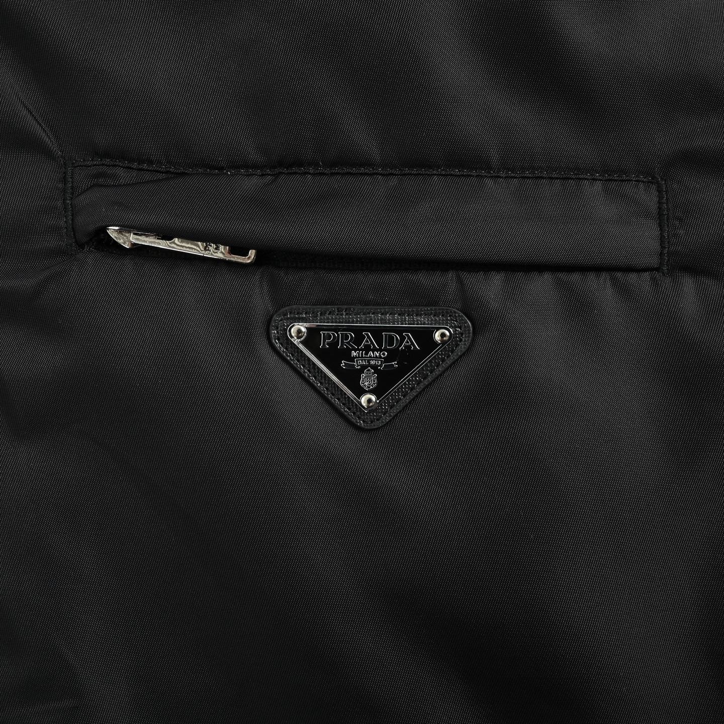Prada 普拉达 26ss 胸口拉链口袋连帽薄外套
