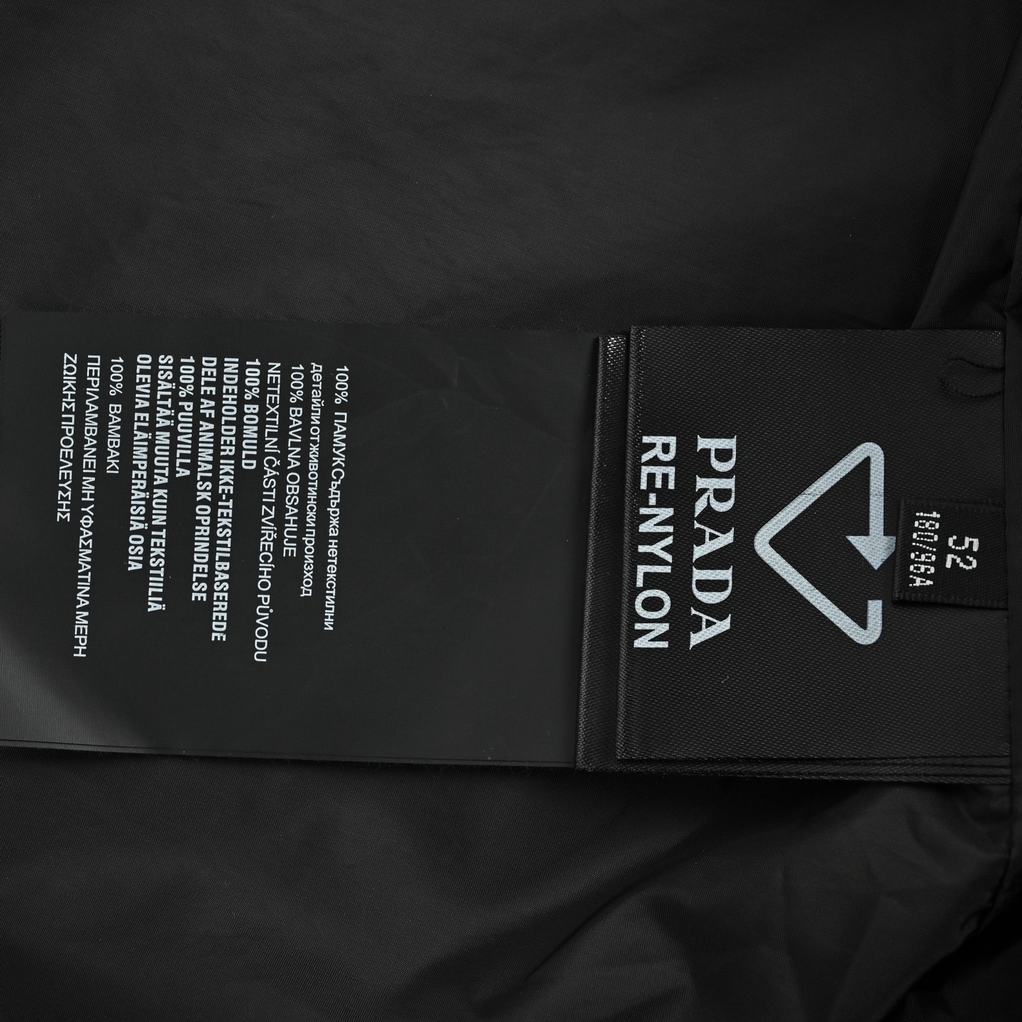 Prada 普拉达 26ss 胸口拉链口袋连帽薄外套