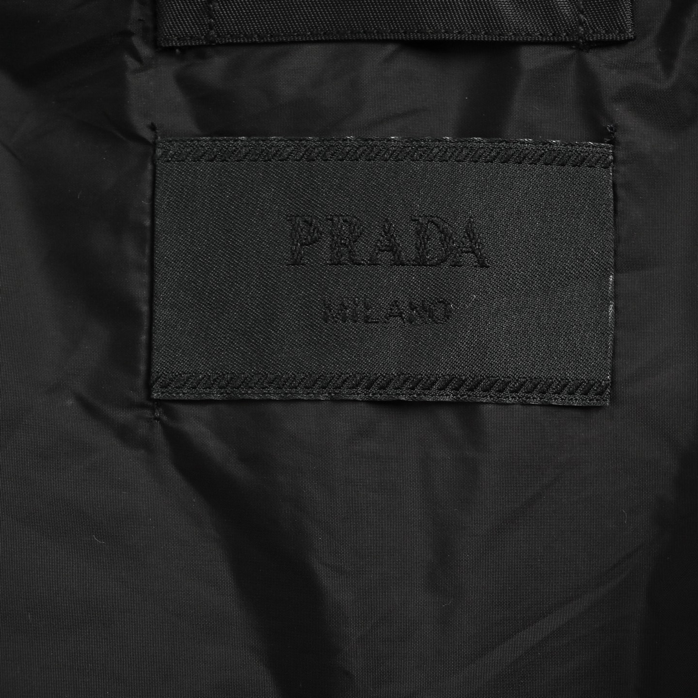 Prada 普拉达 26ss 胸口拉链口袋连帽薄外套