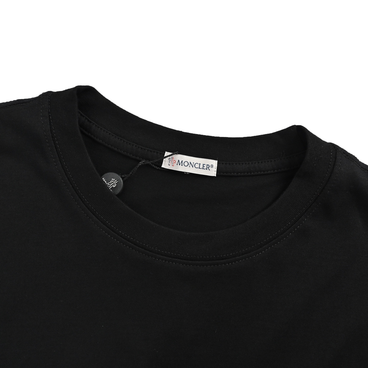 Moncler 蒙口 胸口刺绣黑标logo短袖