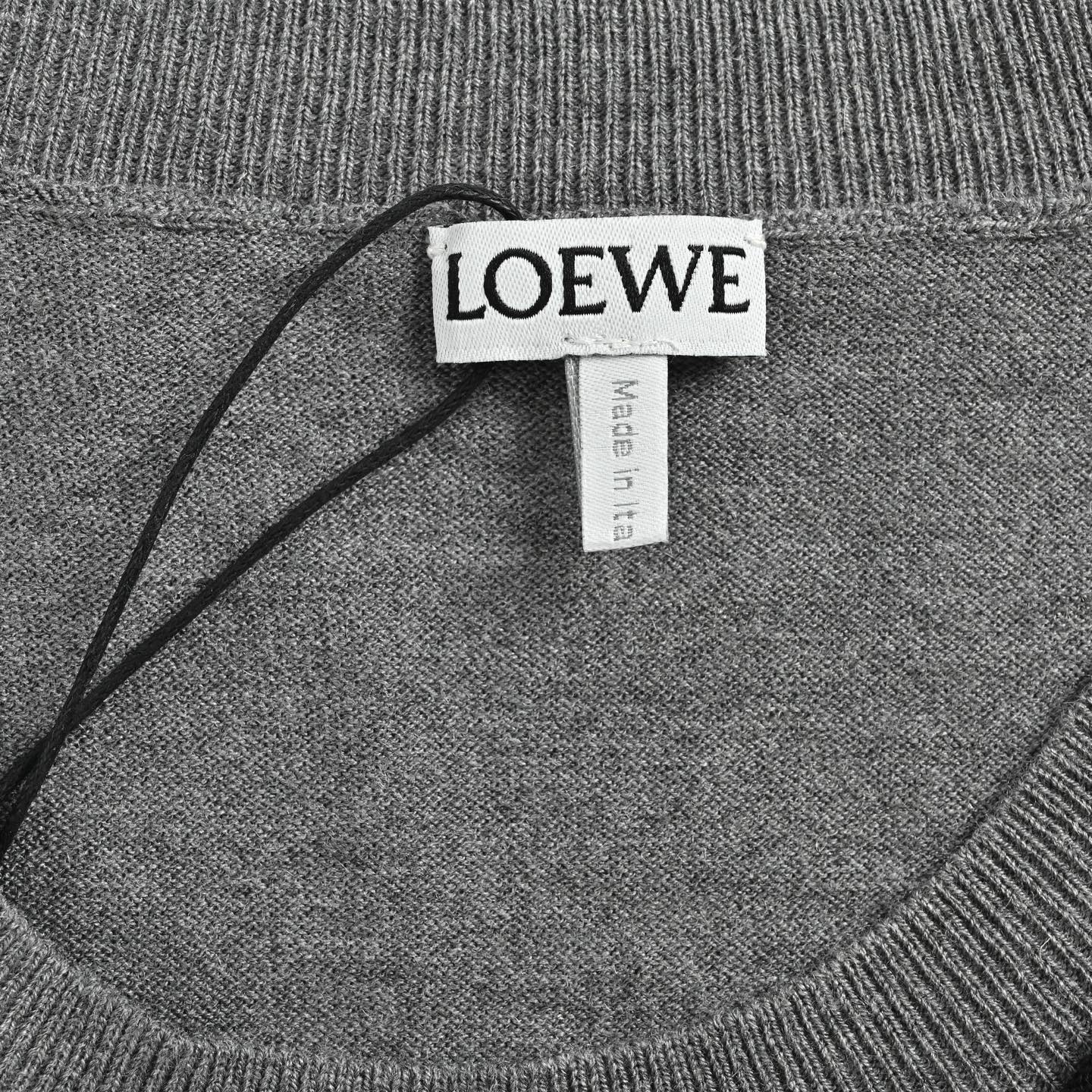 Loewe/罗意威 领字母提花针织短袖-莆田鞋,莆田鞋货源,高仿鞋,高仿鞋货源,安福档口,莆田高仿鞋,莆田鞋批发,高仿鞋批发,莆田高仿运动鞋,高仿运动鞋,莆田运动鞋 Loewe/罗意威 领字母提花针织短袖