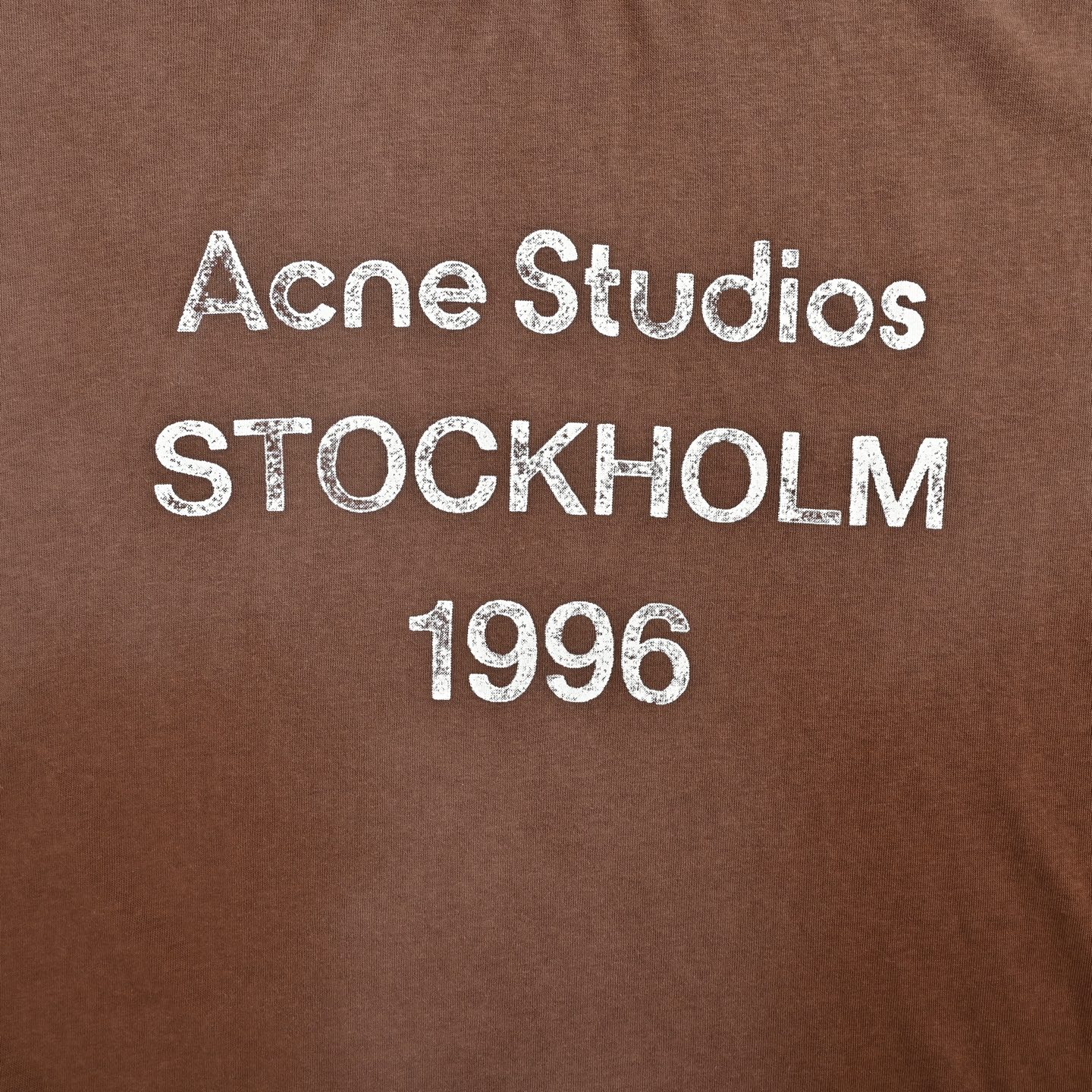 Acne Studios 喷绘做旧徽标短袖-莆田鞋,莆田鞋货源,高仿鞋,高仿鞋货源,安福档口,莆田高仿鞋,莆田鞋批发,高仿鞋批发,莆田高仿运动鞋,高仿运动鞋,莆田运动鞋 Acne Studios 喷绘做旧徽标短袖