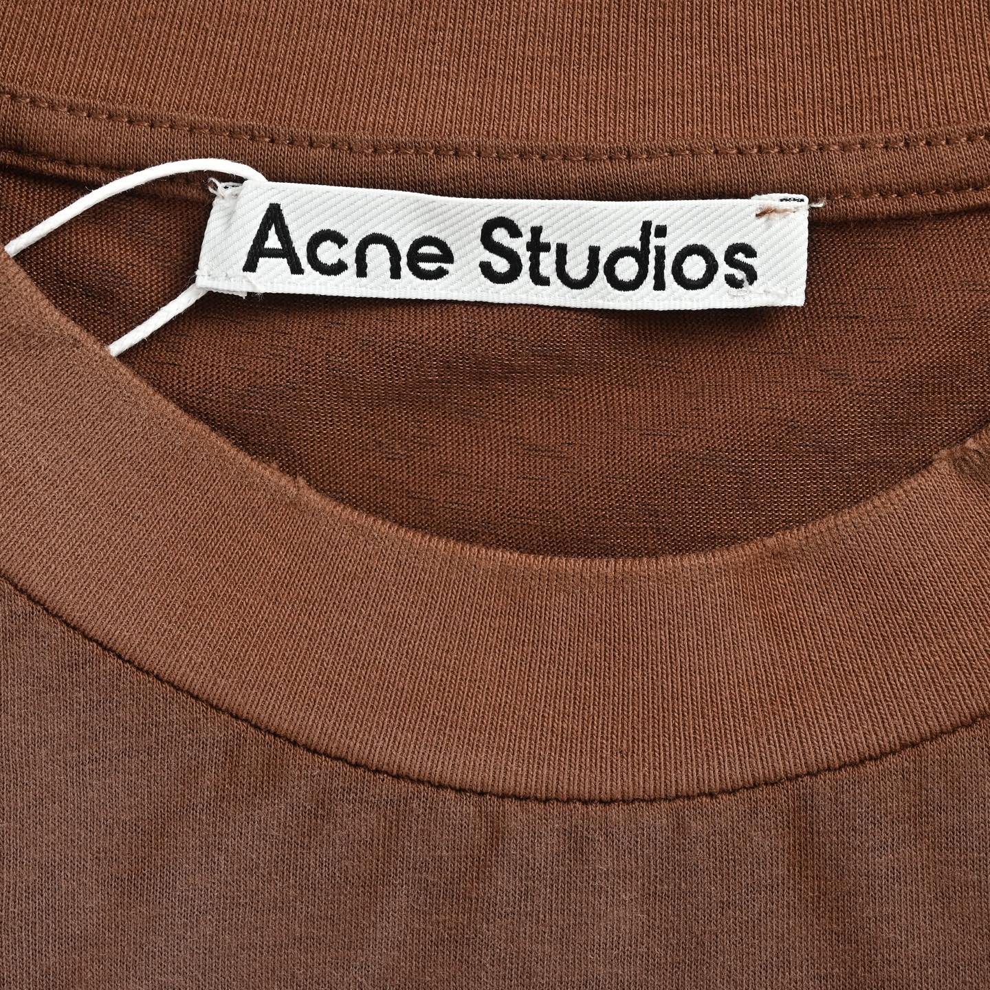 Acne Studios 喷绘做旧徽标短袖-莆田鞋,莆田鞋货源,高仿鞋,高仿鞋货源,安福档口,莆田高仿鞋,莆田鞋批发,高仿鞋批发,莆田高仿运动鞋,高仿运动鞋,莆田运动鞋 Acne Studios 喷绘做旧徽标短袖