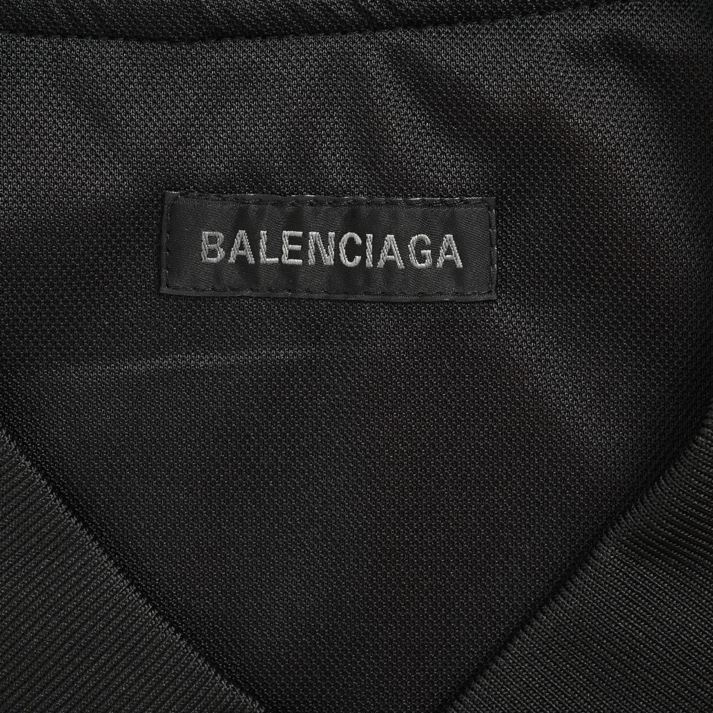 Balenciaga 巴黎世家 曼联尼龙黑红拼徽标长袖T恤-Chinese UA Cheap High Quatity Brand Clothes Bags handbags Sneakers wholesale wholesaler seller from China Factory suppliers Fashion Clothing Shoes best Quality Beautiful Price Balenciaga 巴黎世家 曼联尼龙黑红拼徽标长袖T恤