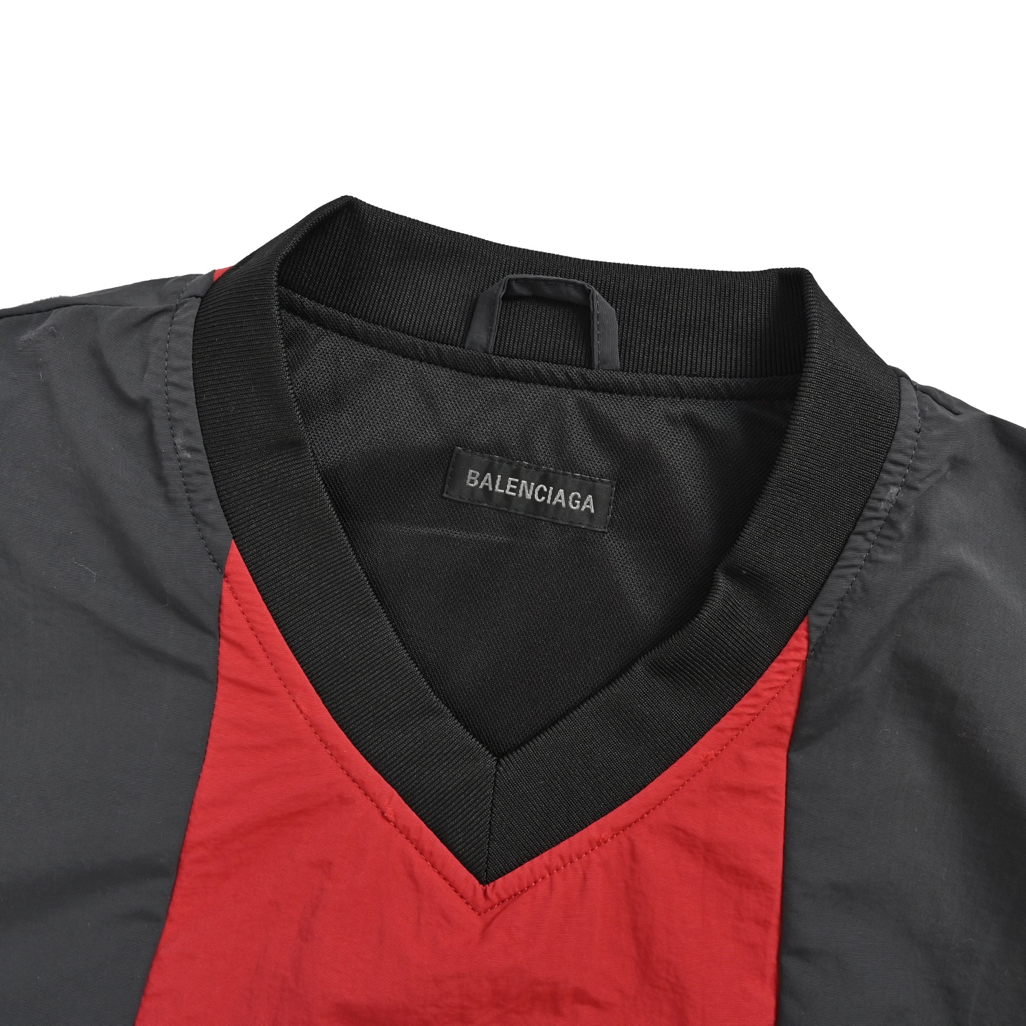 Balenciaga 巴黎世家 曼联尼龙黑红拼徽标长袖T恤-Chinese UA Cheap High Quatity Brand Clothes Bags handbags Sneakers wholesale wholesaler seller from China Factory suppliers Fashion Clothing Shoes best Quality Beautiful Price Balenciaga 巴黎世家 曼联尼龙黑红拼徽标长袖T恤