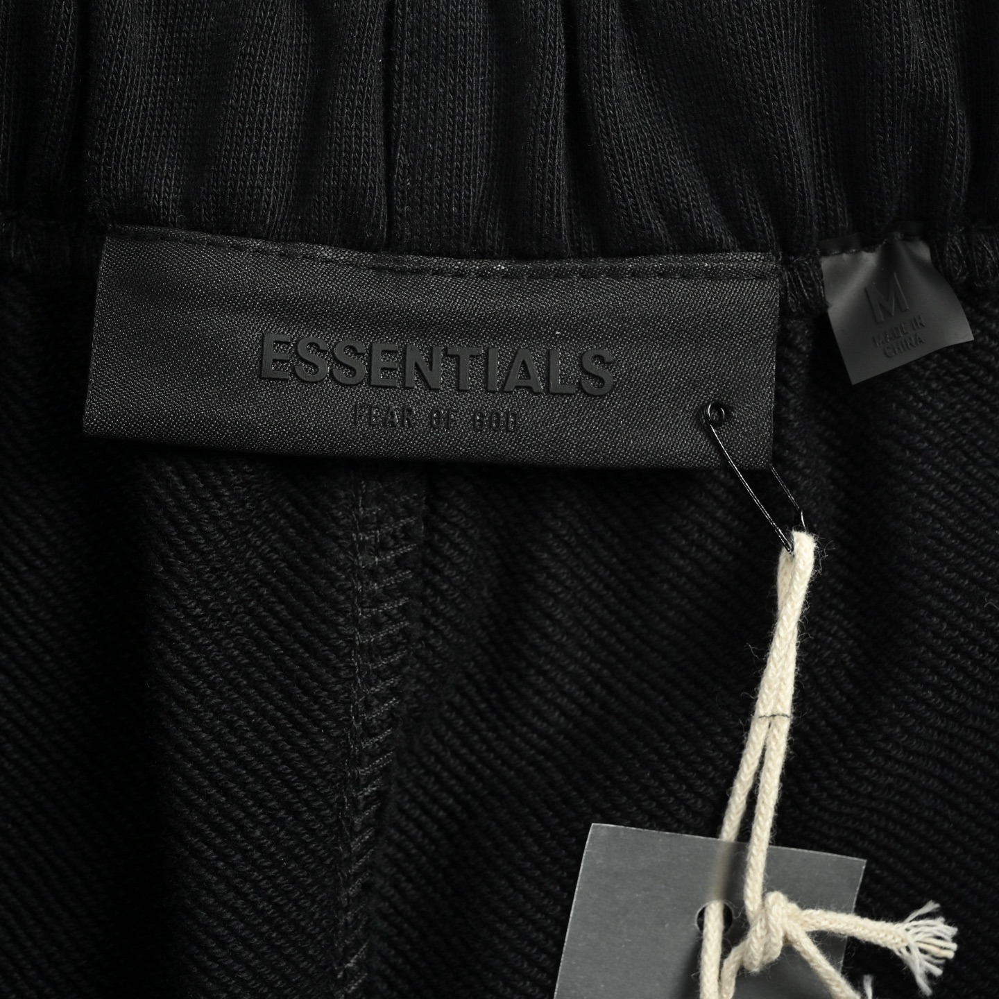 Fog Essentials 联名三杠硅胶印花高街短裤-Top High Quatity Cheap Sneakers Fashion Clothing Clothes Bags handbags Shoes of all Brand wholesale With The best Quality And Beautiful Price from China Factory Chinese suppliers wholesaler seller Fog Essentials 联名三杠硅胶印花高街短裤