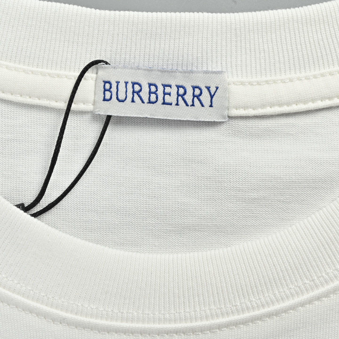 Burberry/巴宝莉 26ss 蓝色战马压胶短袖 黑色.白色.-Chinese UA Cheap High Quatity Brand Clothes Bags handbags Sneakers wholesale wholesaler seller from China Factory suppliers Fashion Clothing Shoes best Quality Beautiful Price Burberry/巴宝莉 26ss 蓝色战马压胶短袖 黑色.白色.