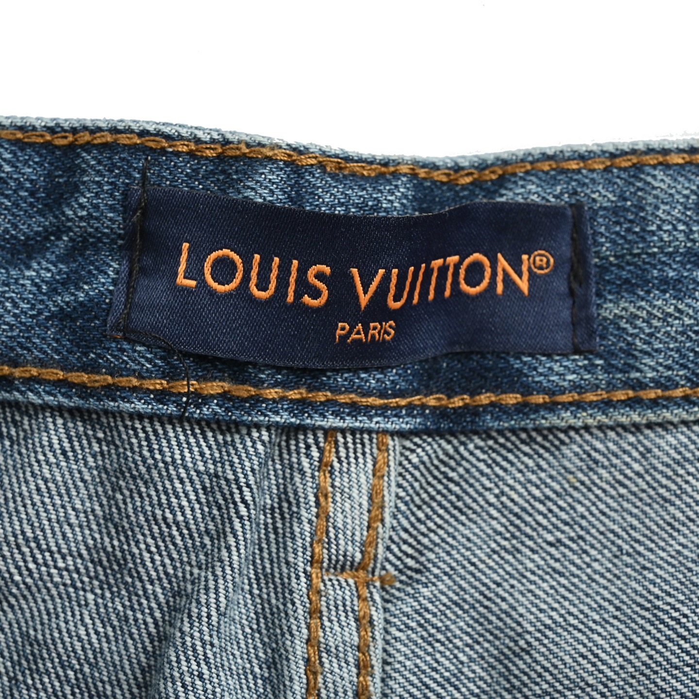 Louis Vuitton/路易威登 25Fw 波浪线条水洗牛仔裤 手擦猫须 酵洗底色-莆田鞋,莆田鞋货源,高仿鞋,高仿鞋货源,安福档口,莆田高仿鞋,莆田鞋批发,高仿鞋批发,莆田高仿运动鞋,高仿运动鞋,莆田运动鞋 Louis Vuitton/路易威登 25Fw 波浪线条水洗牛仔裤 手擦猫须 酵洗底色