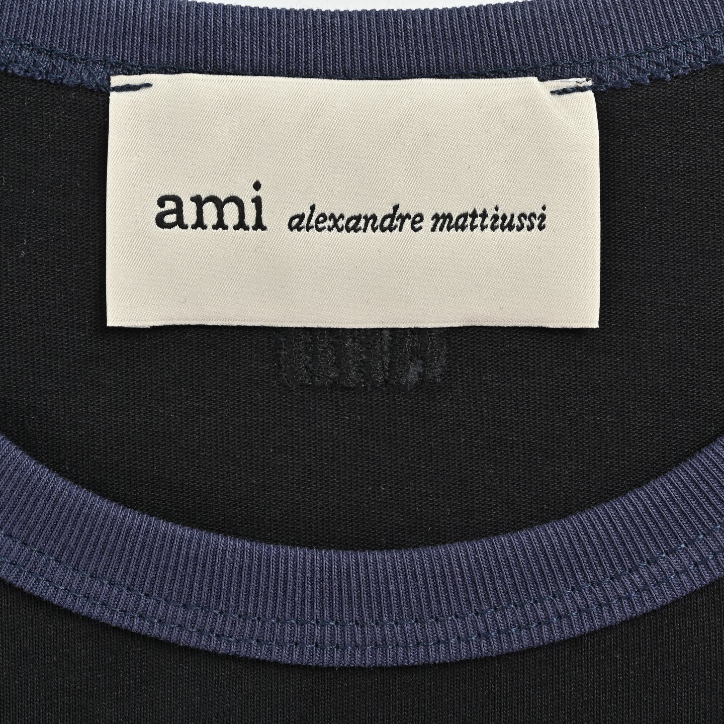 Ami Paris 撞色缝线爱心刺绣短袖