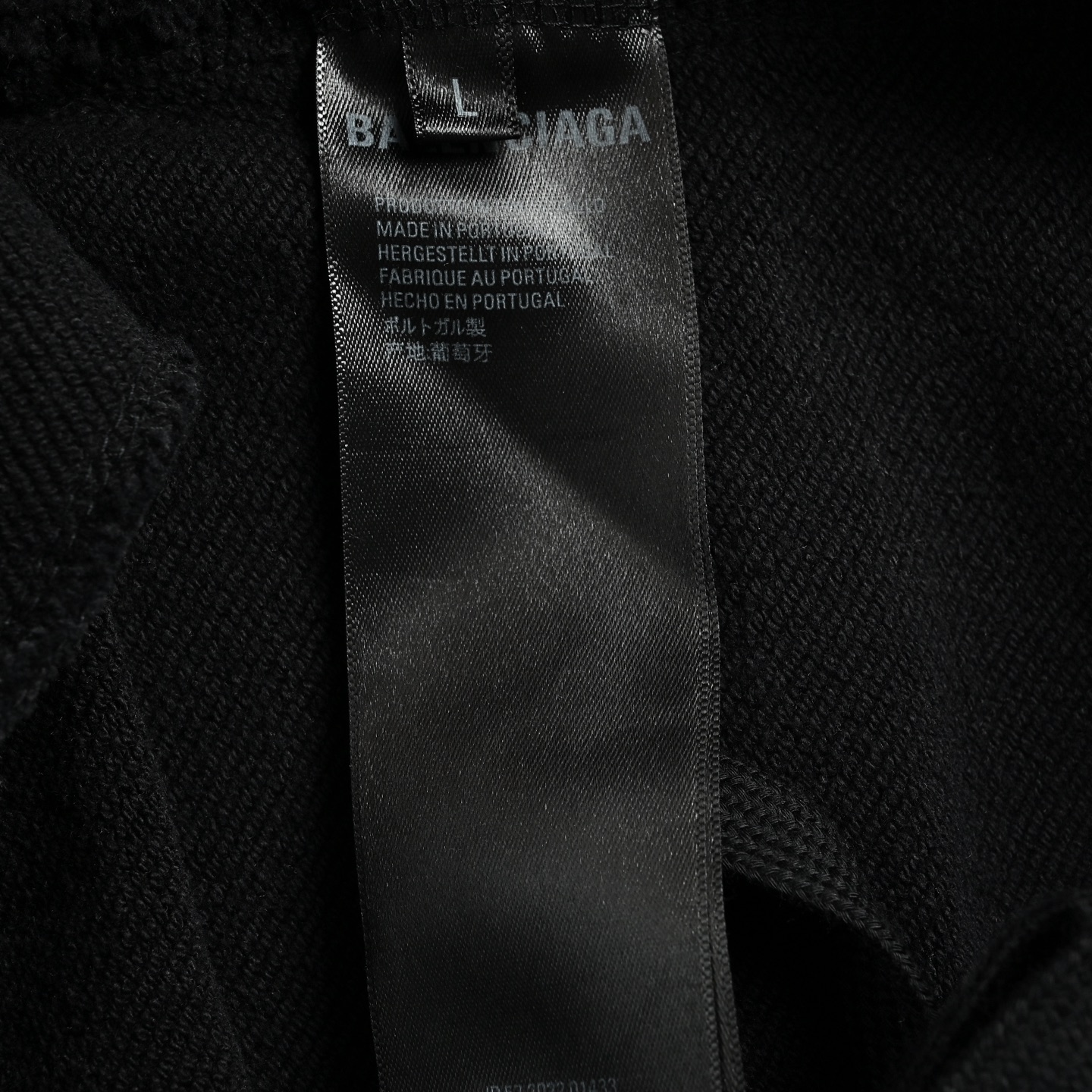 Balenciaga/巴黎世家 26ss遮蔽胶带字母印花短裤 宽松版型 黑色