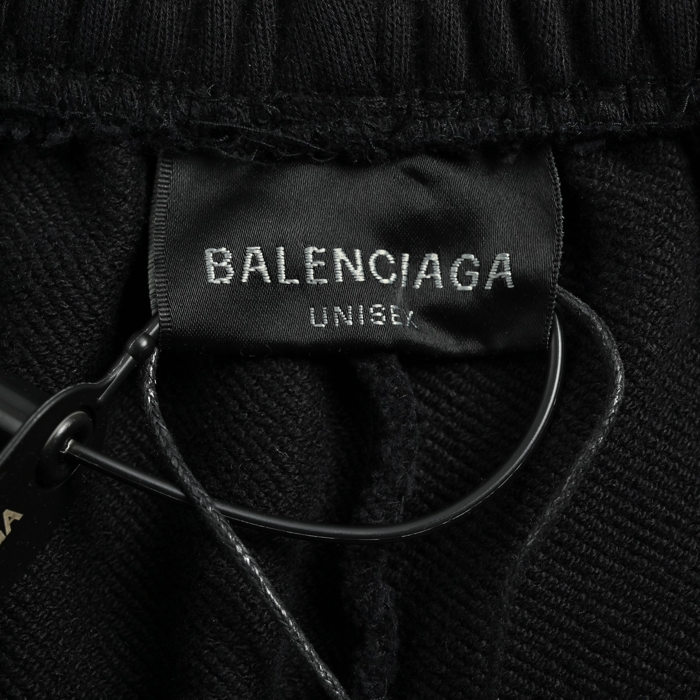 Balenciaga/巴黎世家 26ss遮蔽胶带字母印花短裤 宽松版型 黑色