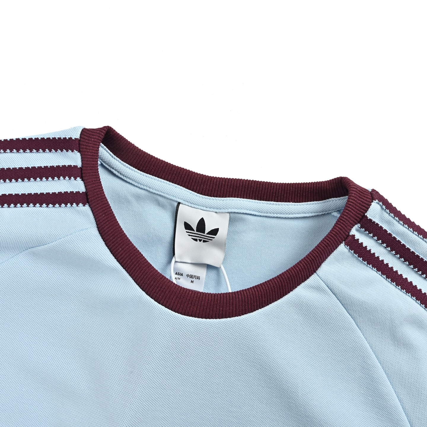 Adidas/阿迪达斯 三叶草刺绣三杠短袖 胸口的三叶草小标低调有质感-Top High Quatity Cheap Sneakers Fashion Clothing Clothes Bags handbags Shoes of all Brand wholesale With The best Quality And Beautiful Price from China Factory Chinese suppliers wholesaler seller Adidas/阿迪达斯 三叶草刺绣三杠短袖 胸口的三叶草小标低调有质感