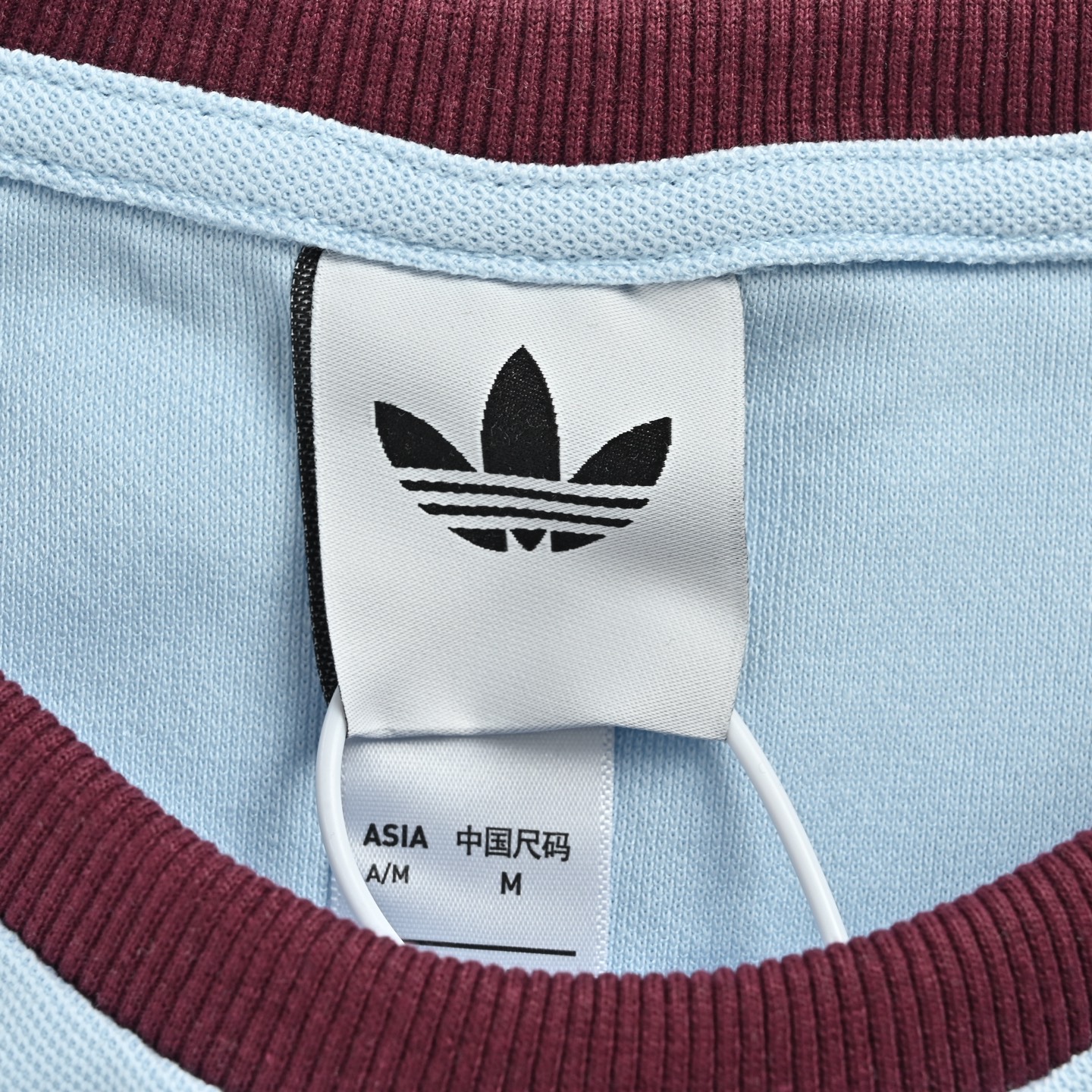Adidas/阿迪达斯 三叶草刺绣三杠短袖 胸口的三叶草小标低调有质感-Top High Quatity Cheap Sneakers Fashion Clothing Clothes Bags handbags Shoes of all Brand wholesale With The best Quality And Beautiful Price from China Factory Chinese suppliers wholesaler seller Adidas/阿迪达斯 三叶草刺绣三杠短袖 胸口的三叶草小标低调有质感