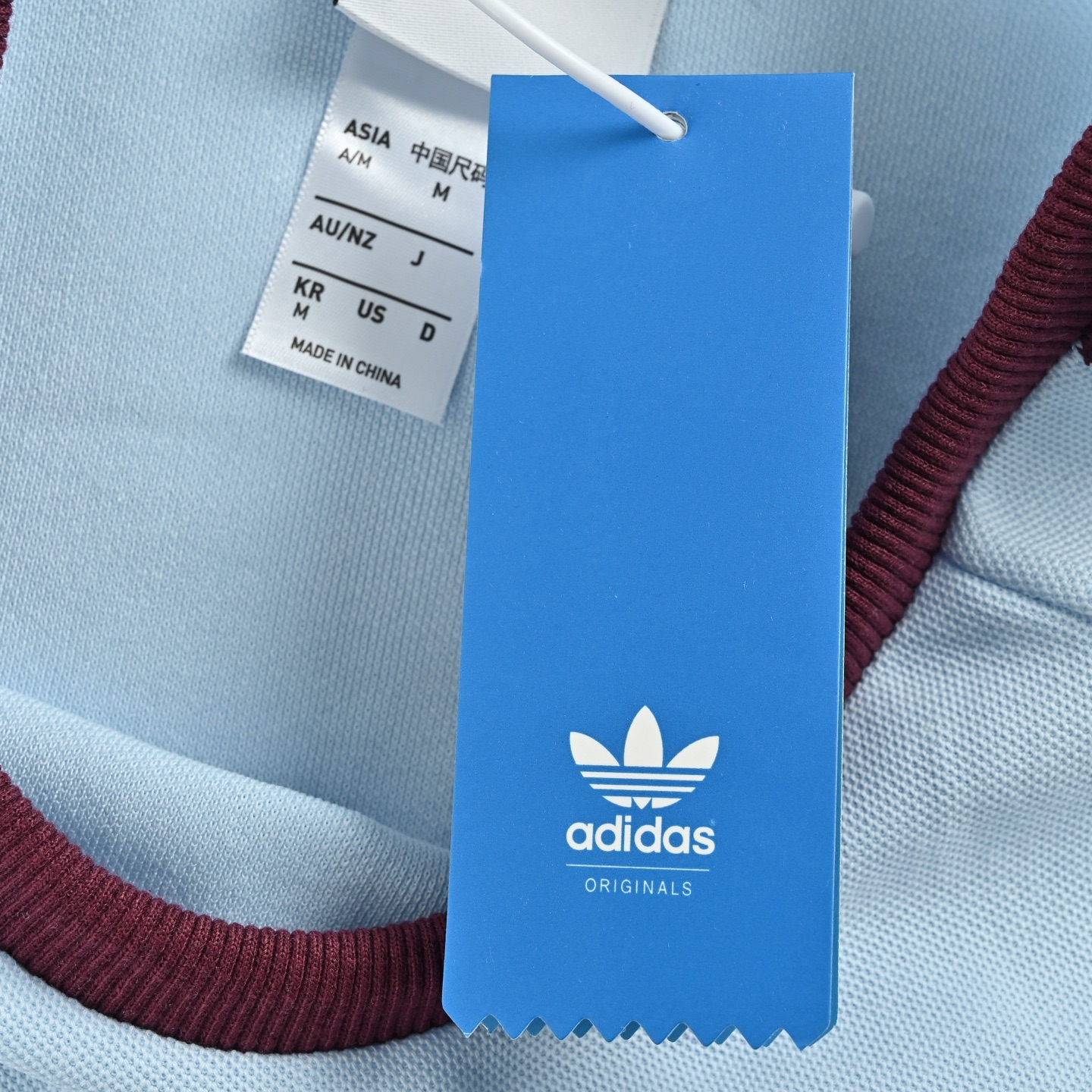 Adidas/阿迪达斯 三叶草刺绣三杠短袖 胸口的三叶草小标低调有质感-Top High Quatity Cheap Sneakers Fashion Clothing Clothes Bags handbags Shoes of all Brand wholesale With The best Quality And Beautiful Price from China Factory Chinese suppliers wholesaler seller Adidas/阿迪达斯 三叶草刺绣三杠短袖 胸口的三叶草小标低调有质感