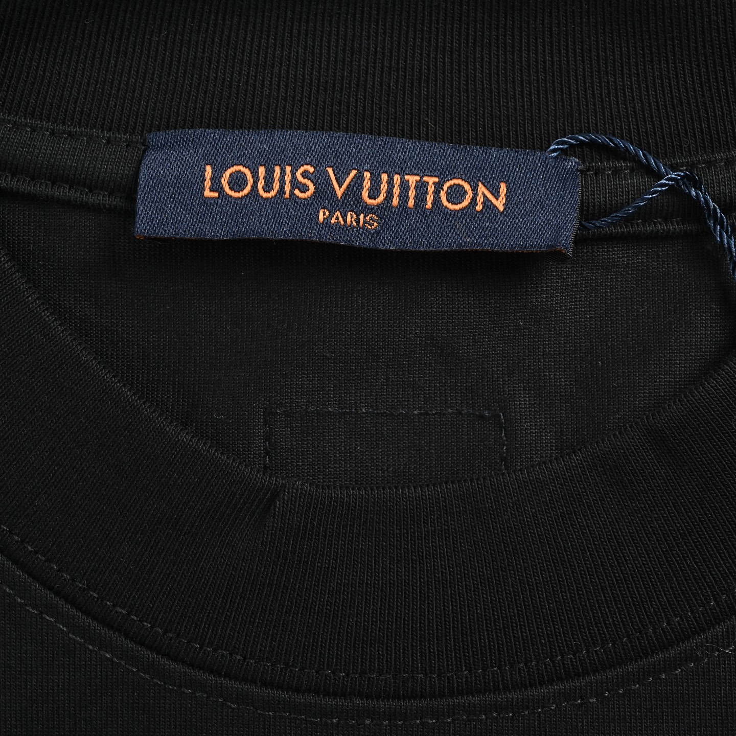 Louis Vuitton/路易威登 胸口小标后背字母刺绣短袖 Louis Vuitton/路易威登 胸口小标后背字母刺绣短袖