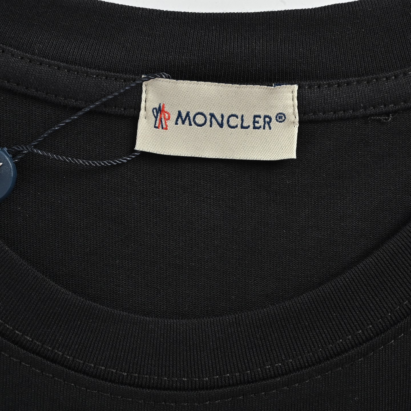 Moncler/蒙口 26ss 胸前徽标logo短袖-莆田鞋,莆田鞋货源,高仿鞋,高仿鞋货源,安福档口,莆田高仿鞋,莆田鞋批发,高仿鞋批发,莆田高仿运动鞋,高仿运动鞋,莆田运动鞋 Moncler/蒙口 26ss 胸前徽标logo短袖