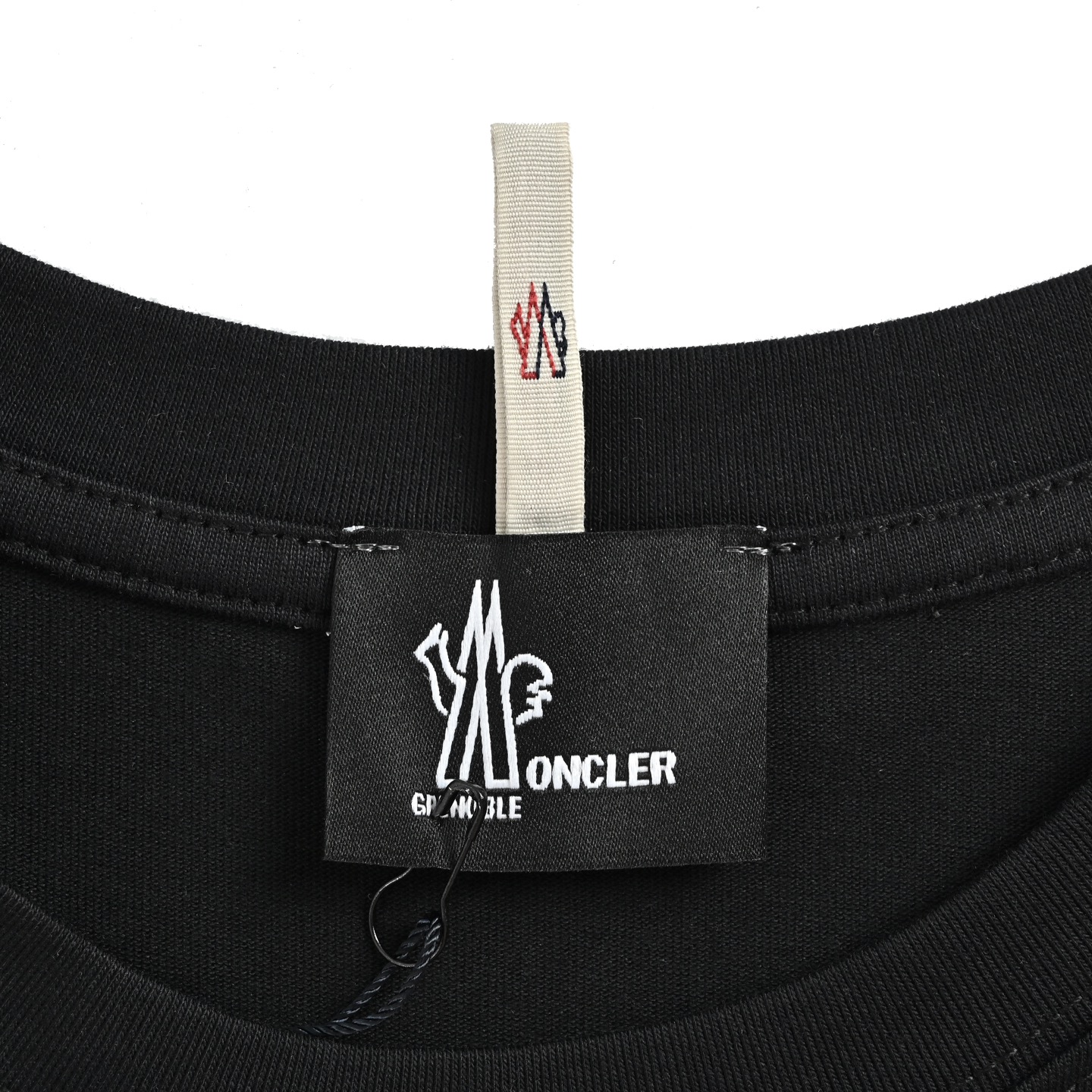 Moncler/蒙口 26ss 胸前字母标短袖-Chinese UA Cheap High Quatity Brand Clothes Bags handbags Sneakers wholesale wholesaler seller from China Factory suppliers Fashion Clothing Shoes best Quality Beautiful Price Moncler/蒙口 26ss 胸前字母标短袖