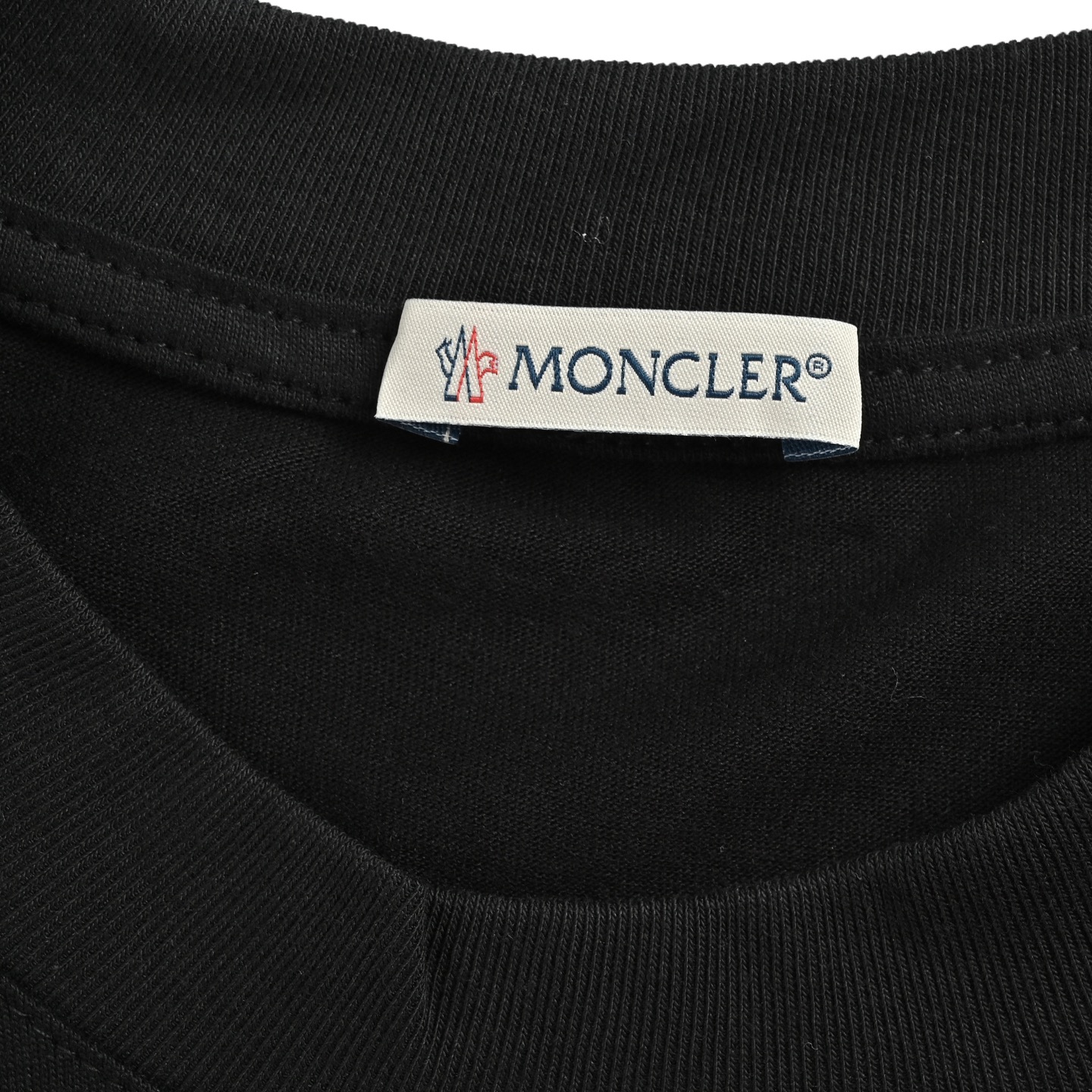 Moncler/蒙口 字母徽章小标短袖
