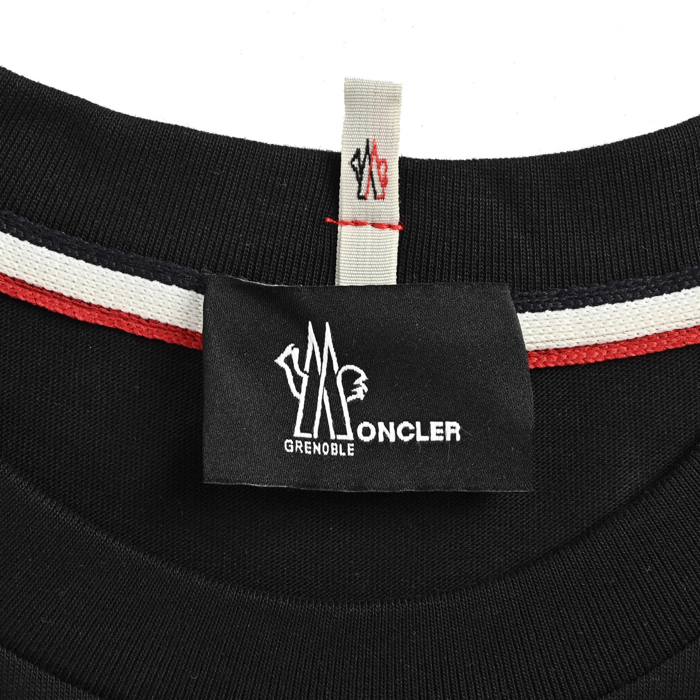 Moncler/蒙口 横字母印花短袖 Moncler/蒙口 横字母印花短袖