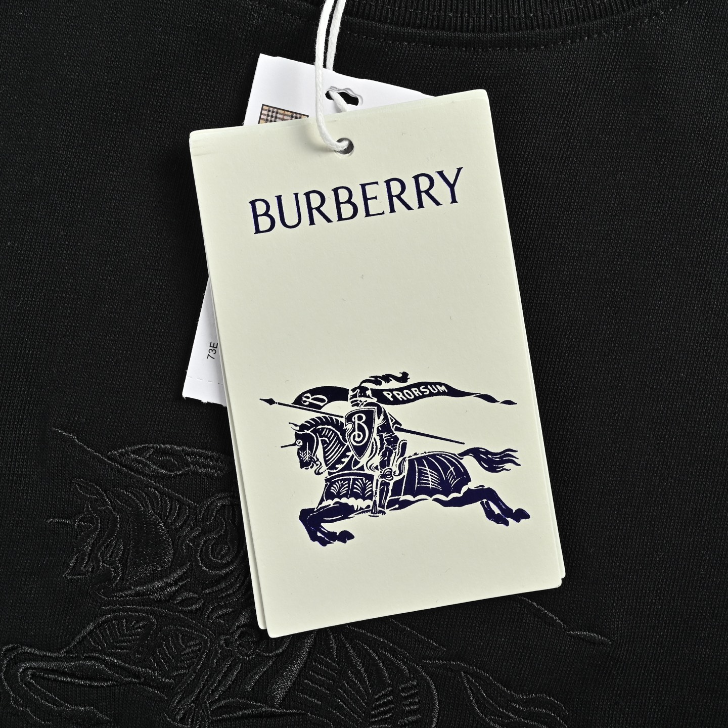 Burberry/巴宝莉 暗纹战马刺绣短袖 24春夏男女同款食毛纯棉宽松圆领短袖T恤-Top High Quatity Cheap Sneakers Fashion Clothing Clothes Bags handbags Shoes of all Brand wholesale With The best Quality And Beautiful Price from China Factory Chinese suppliers wholesaler seller Burberry/巴宝莉 暗纹战马刺绣短袖 24春夏男女同款食毛纯棉宽松圆领短袖T恤