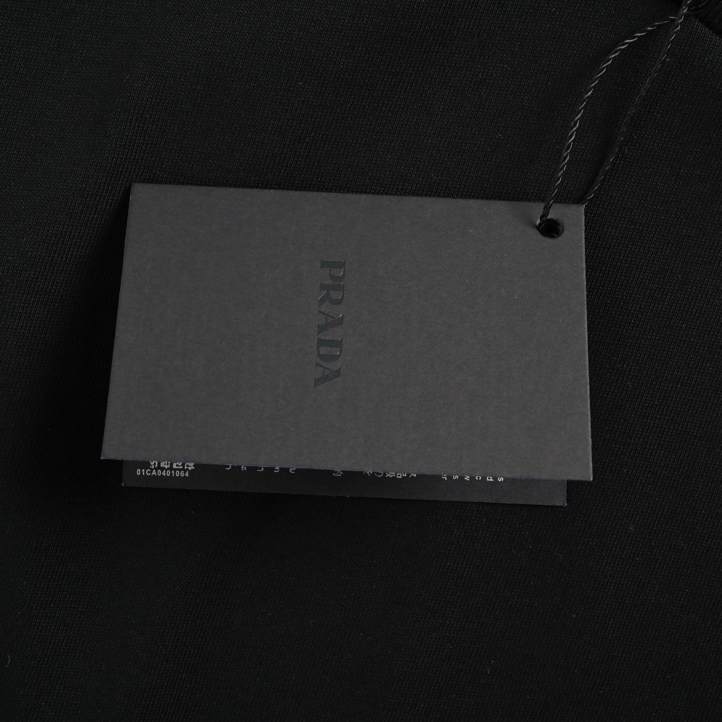 Prada/普拉达 三角布标假两件短袖-莆田鞋,莆田鞋货源,高仿鞋,高仿鞋货源,安福档口,莆田高仿鞋,莆田鞋批发,高仿鞋批发,莆田高仿运动鞋,高仿运动鞋,莆田运动鞋 Prada/普拉达 三角布标假两件短袖
