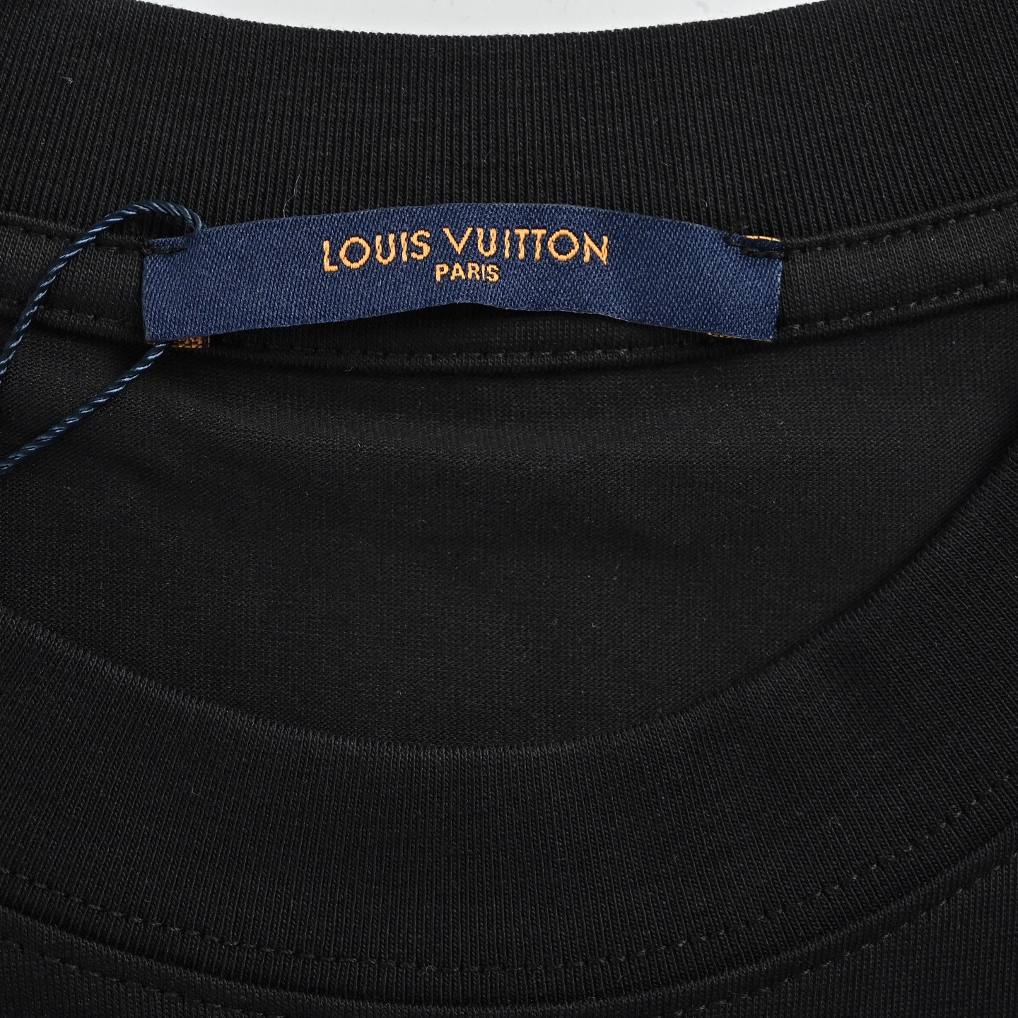 LouisVuitton/路易威登 26ss 全幅暗纹刺绣logo短袖 白色 黑色