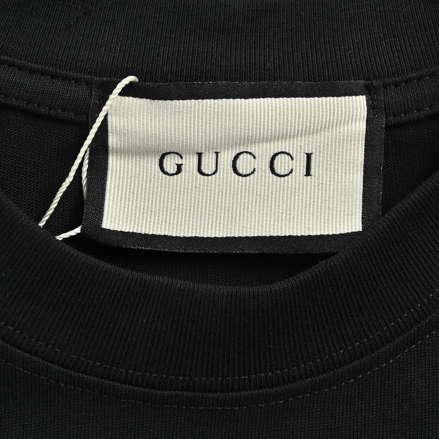 Gucci/古驰 霓虹字母印花短袖 黑色 白色 Gucci/古驰 霓虹字母印花短袖 黑色 白色