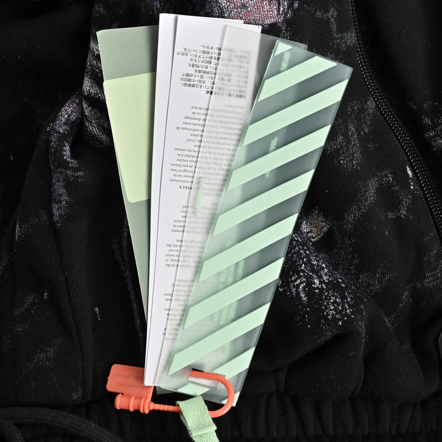 OFF WHITE 星空烟花泼墨短裤 OFF WHITE 星空烟花泼墨短裤