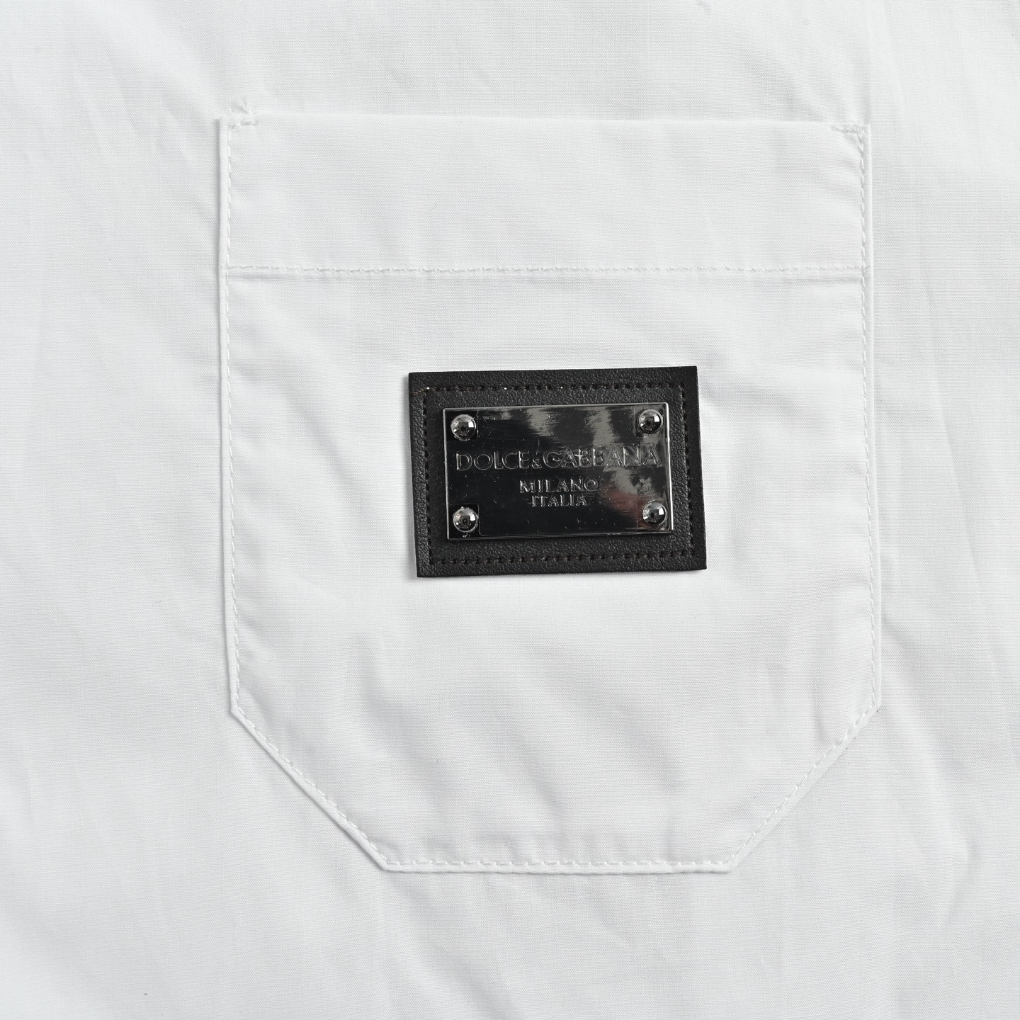 DOLCE & GABBANA杜嘉班纳DG 方形标牌短袖衬衫-Chinese UA Cheap High Quatity Brand Clothes Bags handbags Sneakers wholesale wholesaler seller from China Factory suppliers Fashion Clothing Shoes best Quality Beautiful Price DOLCE & GABBANA杜嘉班纳DG 方形标牌短袖衬衫