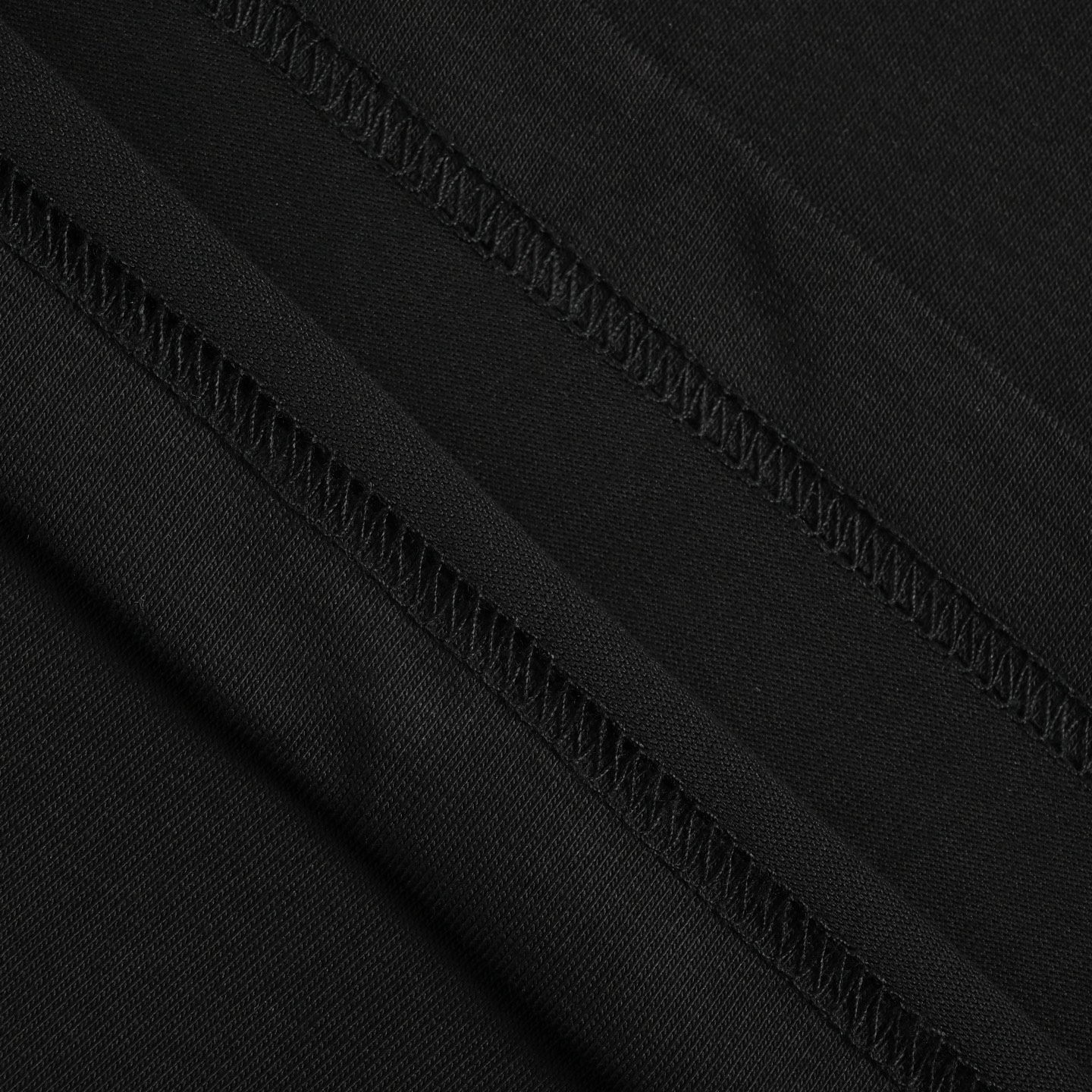 ALAIA 极简标语小众字母Logo短袖