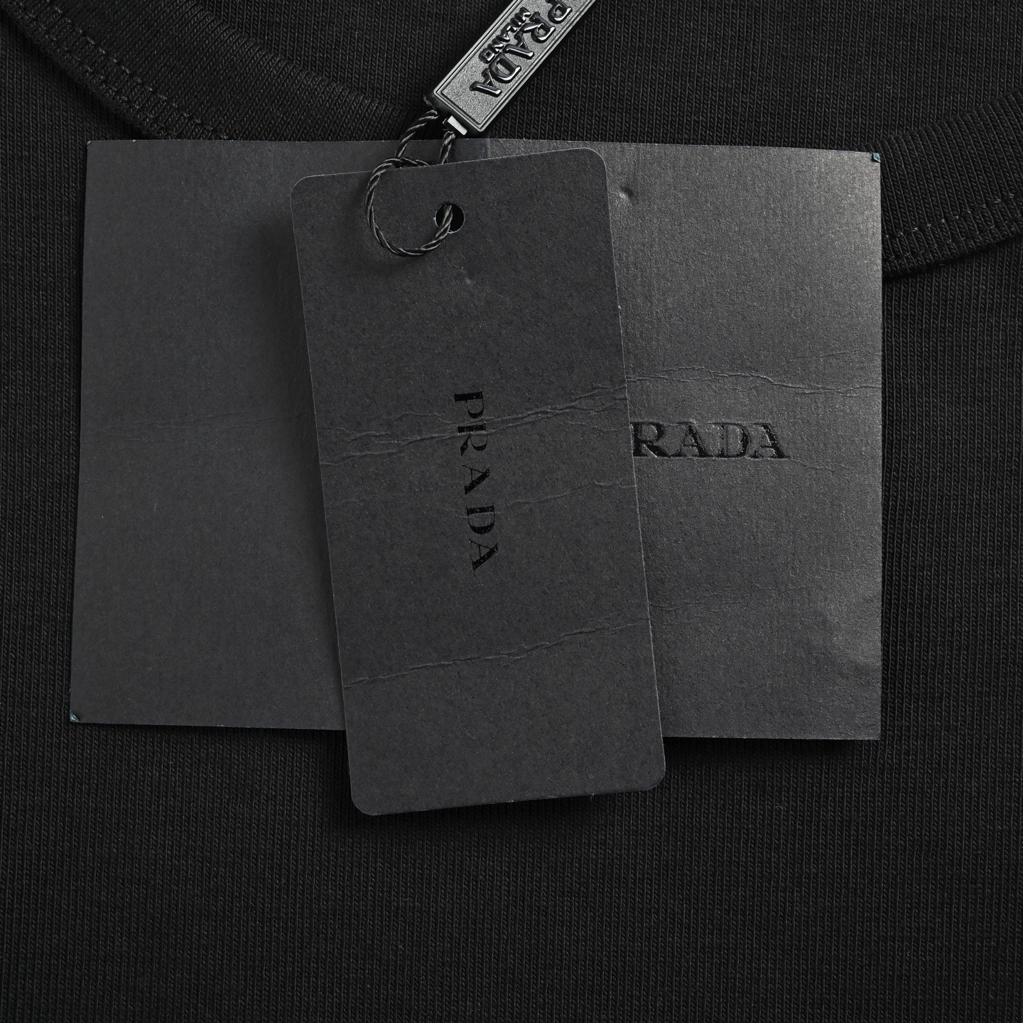PRADA/普拉达 珐琅三角标无袖背心 白色/黑色 PRADA/普拉达 珐琅三角标无袖背心 白色/黑色